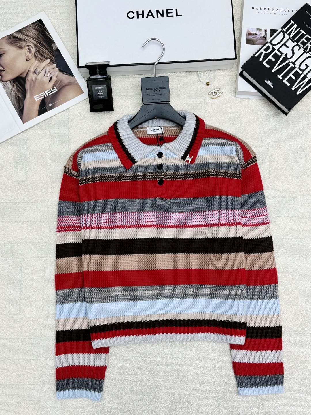 NO:716556,Celine 26 early spring new style Polo collar stripe gradient model logo pattern decoration embellishment series model shipped upper body high-end atmosphere 1 color code //,,celine,19860909Celine 26早春新款 Polo领条纹渐变款 logo图案修饰点缀 系列款出货 上身高级氛围感 1色碼 //,,celine,,Women's clothing