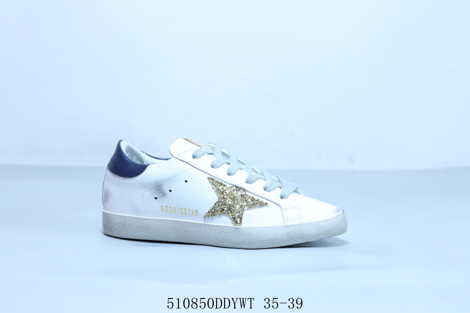 Zapatos sucios pequeños GGDB hechos a mano en Italia, este es un par de zapatos sucios pequeños de estilo ret…