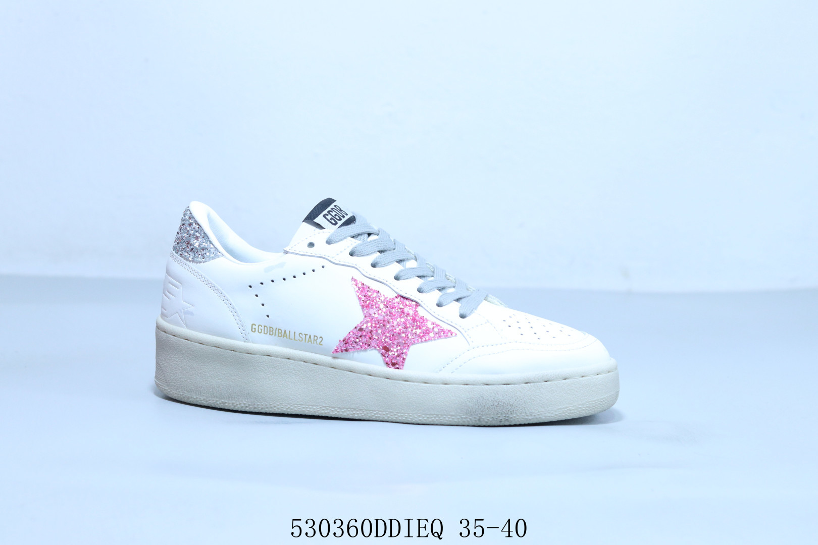 GGDB hecho a mano en Italia, se trata de un par de zapatos sucios estilo retro, hechos a mano por Golden Goos…