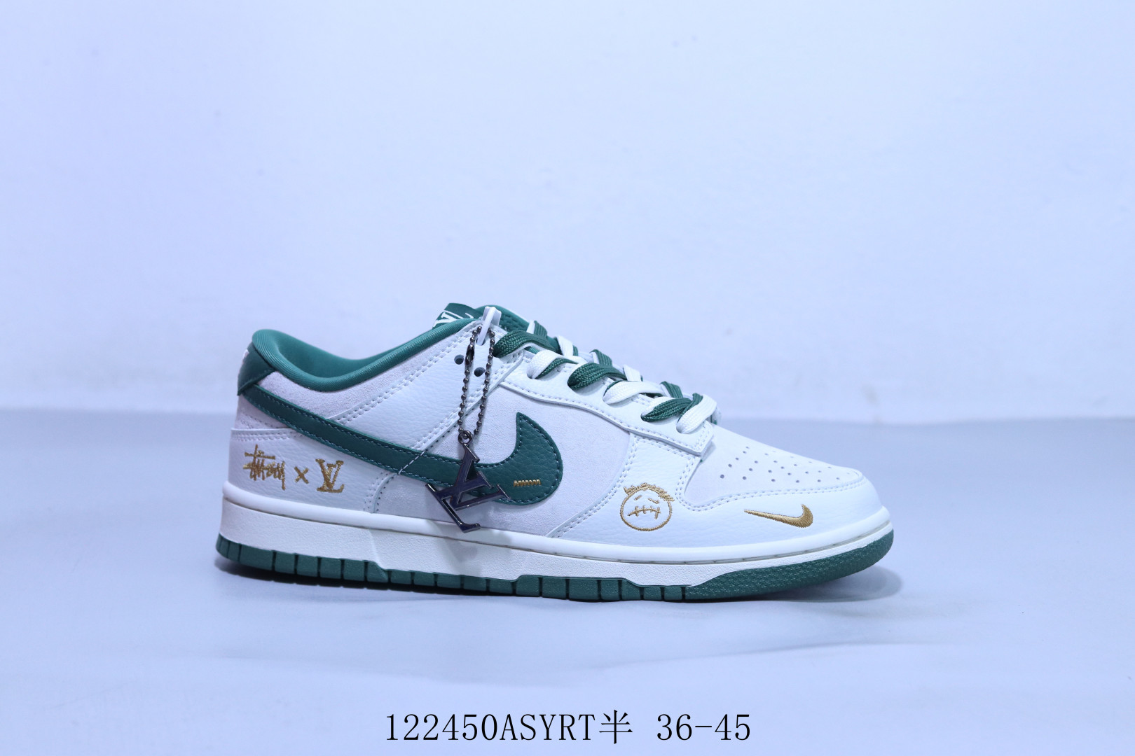 💰250
耐克  Nike SB Dunk Low Pro 复古低帮 LV 联名 休闲运动滑板板鞋 122450ASYRT半 36-45