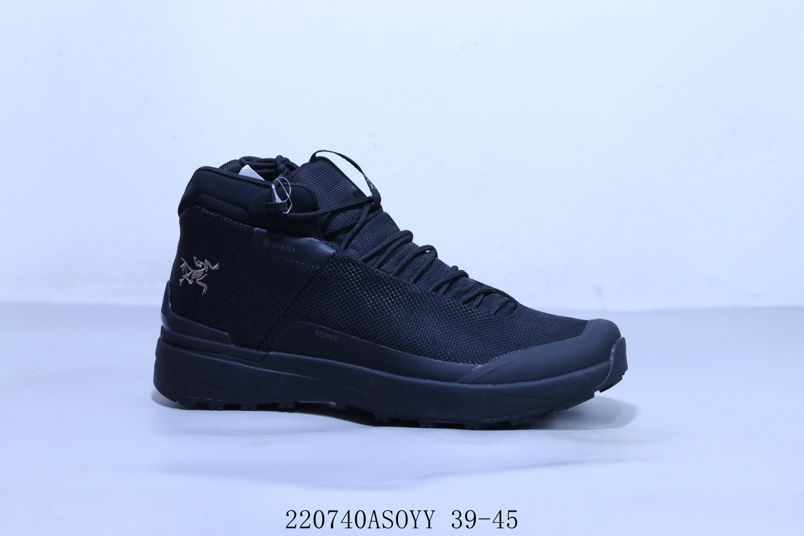 💰280
tx 始祖鸟高帮休闲鞋 耐磨防滑户外徒步运动鞋  220740ASOYY 39-45