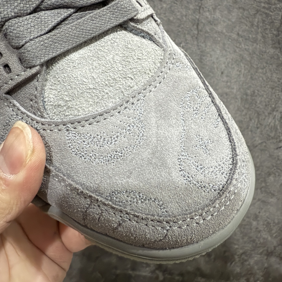 图片[4]-【原厂版本】KAWS x Air Jordan AJ4 \”Cool Grey\” 涂鸦联名酷灰 930155-003翻水经典  完美出货n顶级工艺复刻 无色差修正 夜光大底调试涂鸦、色卡与原版基本零差距 原厂麂皮定制高密度原厂电绣鞋面涂鸦 原盒原配原鞋拆解开发 原楦原纸板开发纯正四代版型 真实气垫 回弹反馈充足完美鞋楦打造 一切细节如图实拍 所见所得 原装头层皮冲裁Size：40 40.5 41 42 42.5 43 44 44.5 45 46 47.5 编码：DL480440-莆田鞋批发中心