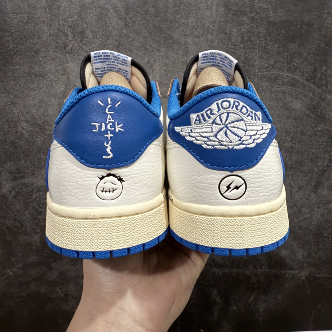 图片[4]-【GX纯原】Travis Scott x Air Jordan AJ1 Low OG SP TS联名倒钩低帮 白蓝 DM7866-104n知名大厂出品 纯原第一梯队版本产品品控稳定性领先行业 各方面均可对飙市面通货版nSZ原厂全套原楦原纸板冲刀磨具开发 原厂皮料加持原厂港宝加持定型后跟R度完美 同源原厂电绣 鬼脸飞翼针数密度立体效果一致 百分百一致原鞋 原厂拉帮工艺 针距密度一致 后跟弧度收口自然不对折 极致一眼正品既视感 进口玻璃冲刀皮料裁剪零毛边 全鞋电脑针车工艺 品控清洁度最高QC检验标准 免检产品 原厂订购鞋盒、鞋标、防尘纸、鞋撑、鞋带 追求极致的原厂味道SIZE：36-48.5 编码：X10400420-莆田鞋批发中心