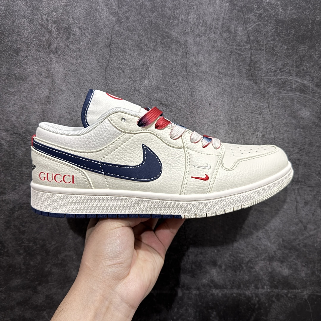 【定制版】Air Jordan 1 Retro Low x GUCCI 奶黄蓝n官方同步新色 原装级产物n拒绝公底 立体鞋型 细节完美 高清洁度购置公司同步原材料 原汁原味 忠于原版 货号：FC1688 198n码数：36 36.5 37.5 38 38.5 39 40 40.5 41 42 42.5 43 44 44.5 45 编码：HXS320340-莆田鞋批发中心