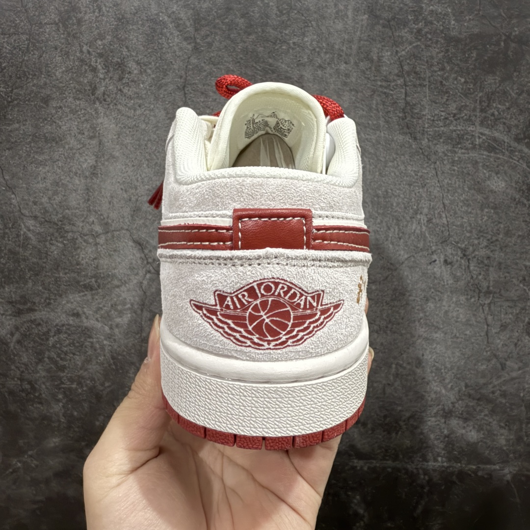 图片[4]-【定制版】Air Jordan 1 Retro Low 蛇年限定 灰红n官方同步新色 原装级产物n拒绝公底 立体鞋型 细节完美 高清洁度购置公司同步原材料 原汁原味 忠于原版 货号：XX3318 513n码数：36 36.5 37.5 38 38.5 39 40 40.5 41 42 42.5 43 44 44.5 45 编码：HXS340360-莆田鞋批发中心