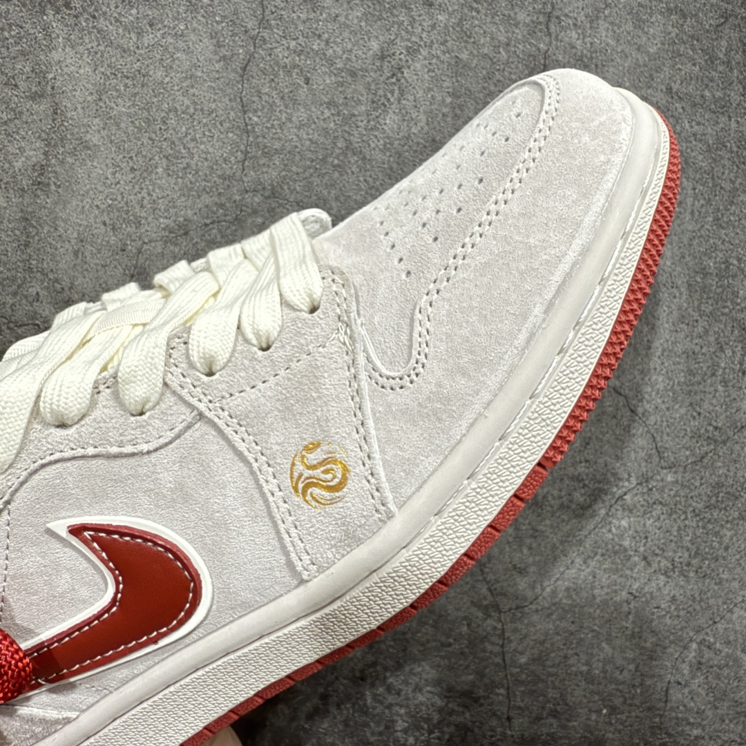 图片[6]-【定制版】Air Jordan 1 Retro Low 蛇年限定 灰红n官方同步新色 原装级产物n拒绝公底 立体鞋型 细节完美 高清洁度购置公司同步原材料 原汁原味 忠于原版 货号：XX3318 513n码数：36 36.5 37.5 38 38.5 39 40 40.5 41 42 42.5 43 44 44.5 45 编码：HXS340360-莆田鞋批发中心