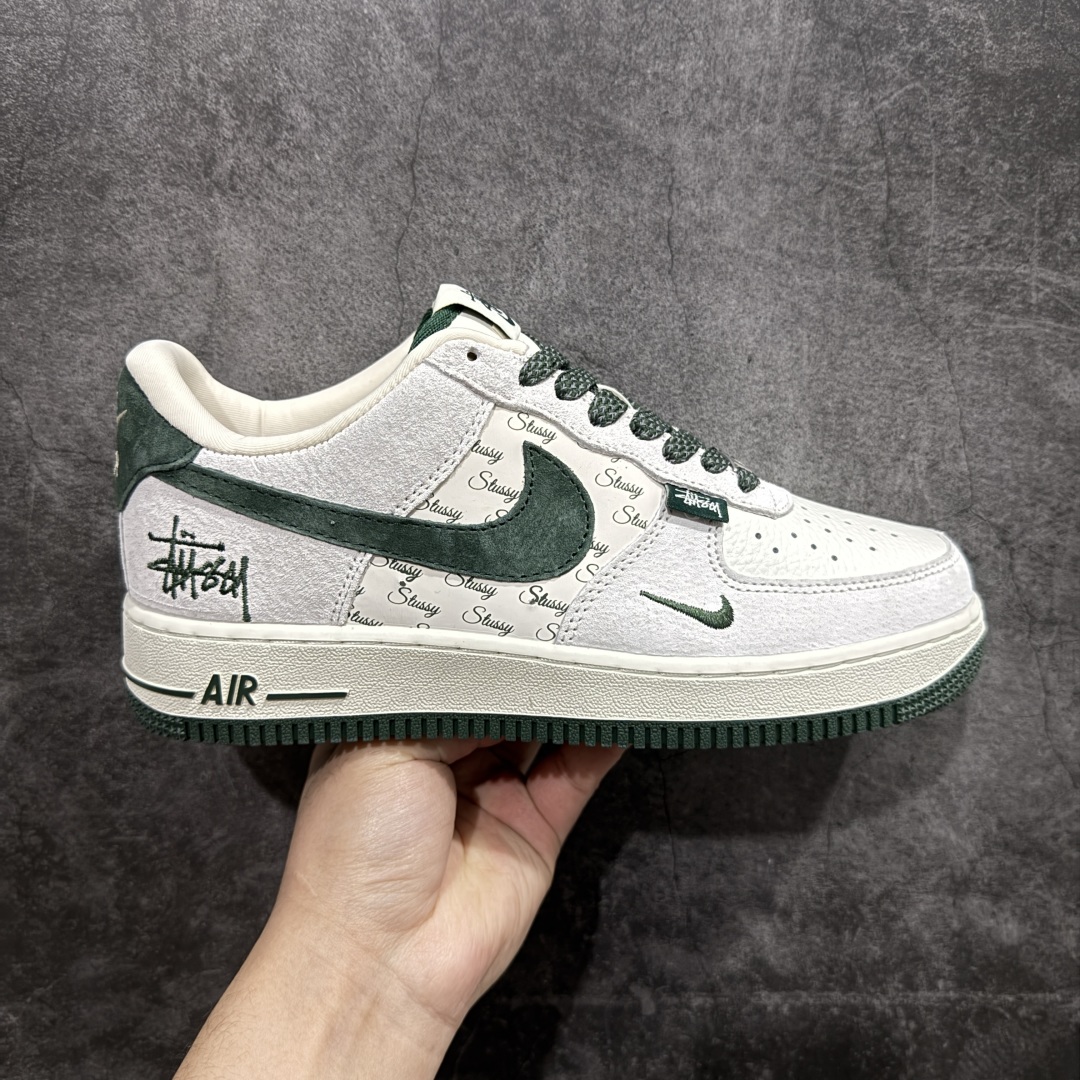 【公司级】Nk Air Force 1\’07 Low 斯图西联名 英文绿翻毛勾 空军一号低帮休闲板鞋 CH6336-511rn#原楦头原纸板 原装鞋盒 定制五金配件 内置全掌气垫 原厂鞋底 r 尺码：36 36.5 37.5 38 38.5 39 40 40.5 41 42 42.5 43 44 44.5 45 编码：HXS310320-莆田鞋批发中心