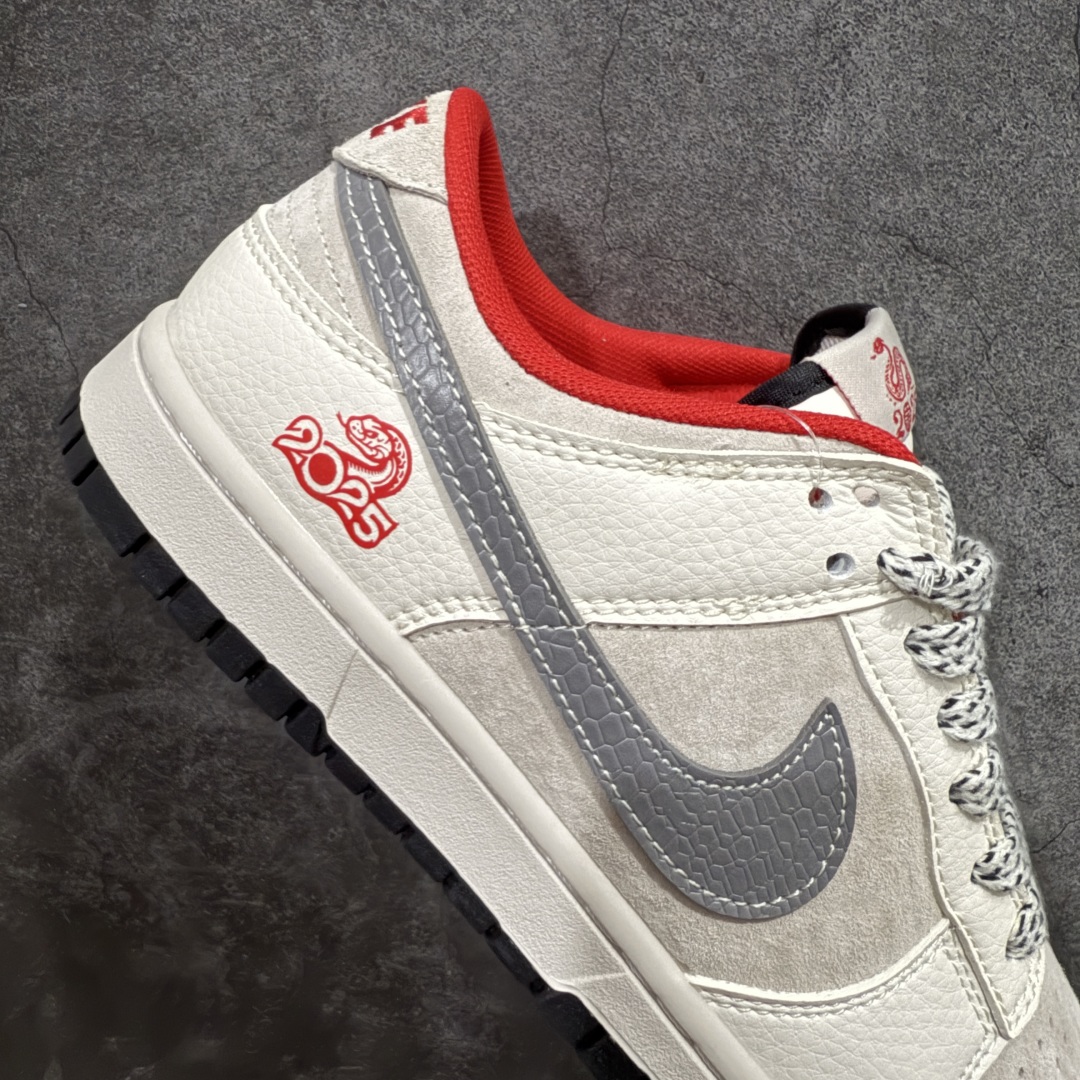 图片[7]-【定制版】NIKE SB Dunk Low 蛇年限定 米灰红小钩满天星n公司级出品 极力推荐n原装头层材料 独家版型蒸餾加工n帶來的是更好的视觉和脚感体验n大厂纯原品质出货 清洁度 电绣工艺皮料切割干净无任何毛边 细节完美官方货号：XX9931 031 尺码： 36 36.5 37.5 38 38.5 39 40 40.5 41 42 42.5 43 44 44.5 45 编码：CC280300-莆田鞋批发中心