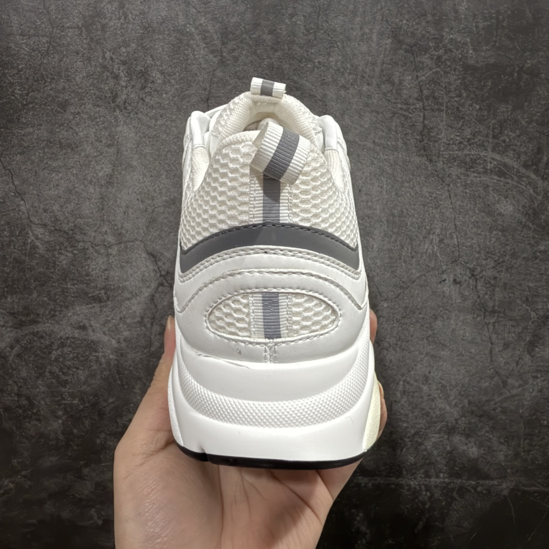 图片[4]-【广东纯原版本】Dior迪奥 Homme B22 Trainer Sneaker 系列复古厚底老爹风休闲运动慢跑鞋n配置专柜购物袋及配件(配置抗压快递外包牛皮纸壳 采用光滑牛皮革组合网织布面材质 正确吸汗网布贴合海玻璃CD压纹鞋垫独家开发TPU弹力中底组合TR光泽耐韧锯齿橡胶大底 这款单品从复古慢跑鞋汲取灵感 采用厚实的低帮设计 精选牛皮与网眼织物拼接鞋面 搭配黑白相间的刻花橡胶鞋底 侧面带有浮雕“CD”标志装饰n Size：38 39 40 41 42 43 44 45 46  编码：KH380400-莆田鞋批发中心