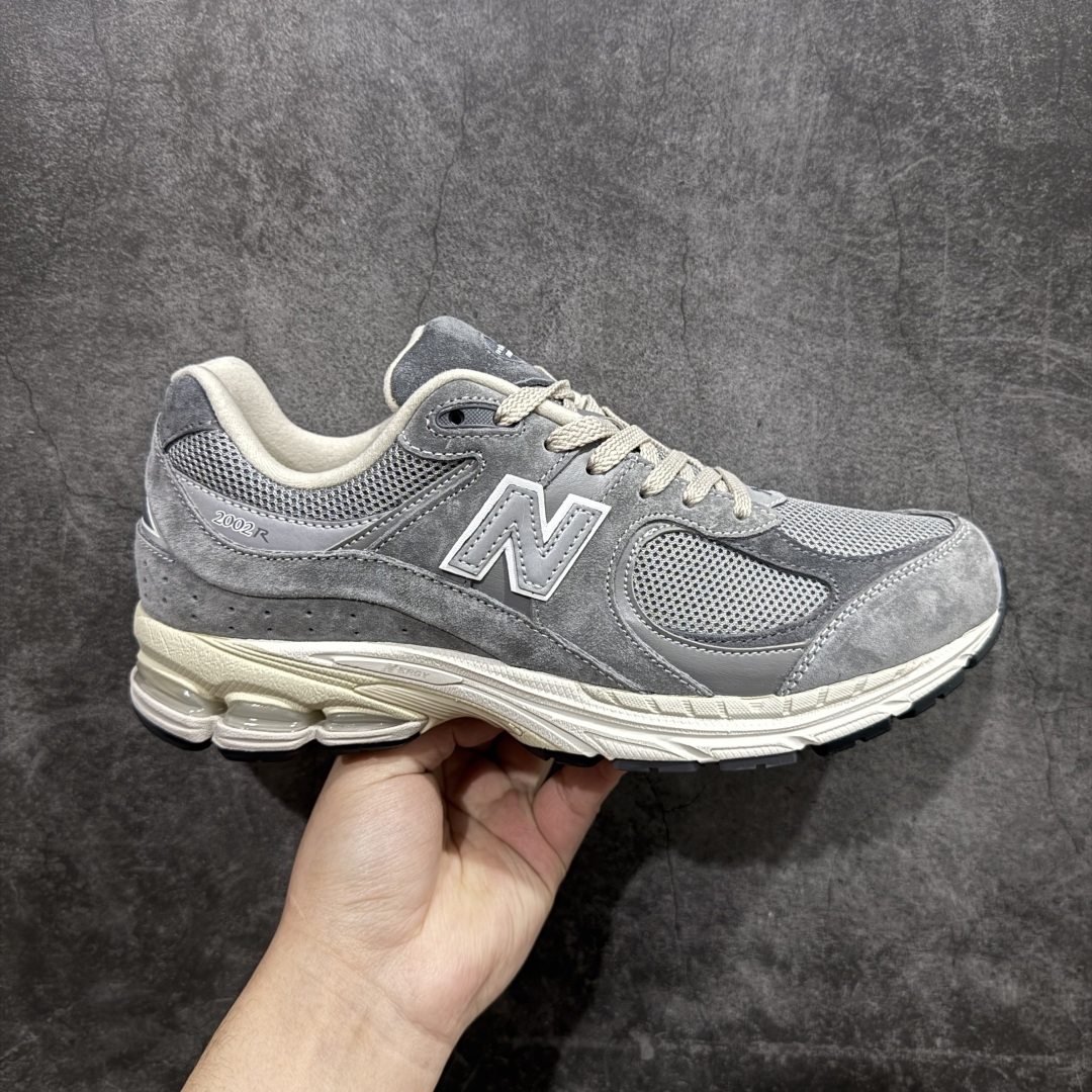 【纯原c版】NB New Balance M2002RNM 新百伦2002灰色nn全新版本出货新配色陆续开发出货 品质很好  价格实惠n 全套原楦原纸板原厂数据开发 原厂网纱 原装进口皮料 正确绒感卡色 正确中底拉帮中底网布细节 一比一手工擦旧效果 冲裁组合 匠心打造 耗时两个月开发完成 工艺极其复杂难度可想而知 新开独立私模大底 全网唯一正确做旧组合大底 高端零售专供产物  尺码：36 37 37.5 38 38.5 39.5 40 40.5 41.5 42 42.5 43 44 44.5 45 45.5 46.5 编码：JP270290-莆田鞋批发中心