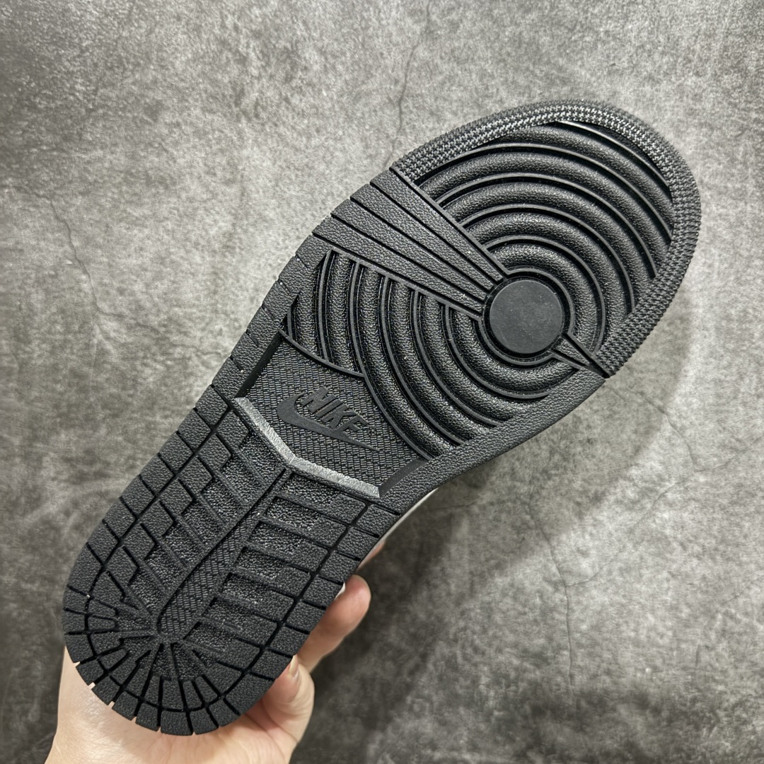 图片[9]-【K版】Air Jordan AJ1 Low 低帮 黑白熊猫 553558-172 全新流水线出品 DT版本唯一平替选择 市场第二梯队最强版 全部原鞋开发 原楦原纸板开发 全鞋电脑针车 原厂内置全掌气垫 原盒内在原标 唯一Zp原版鞋带绑法 免检产品 全新2022版型 全头层皮料 完美零毛边处理 原厂配置全掌气垫 价格定位良心 几十个配色陆续出货 尺码：36 36.5 37.5 38 38.5 39 40 40.5 41 42 42.5 43 44 44.5 45 46 47.5-选品中心