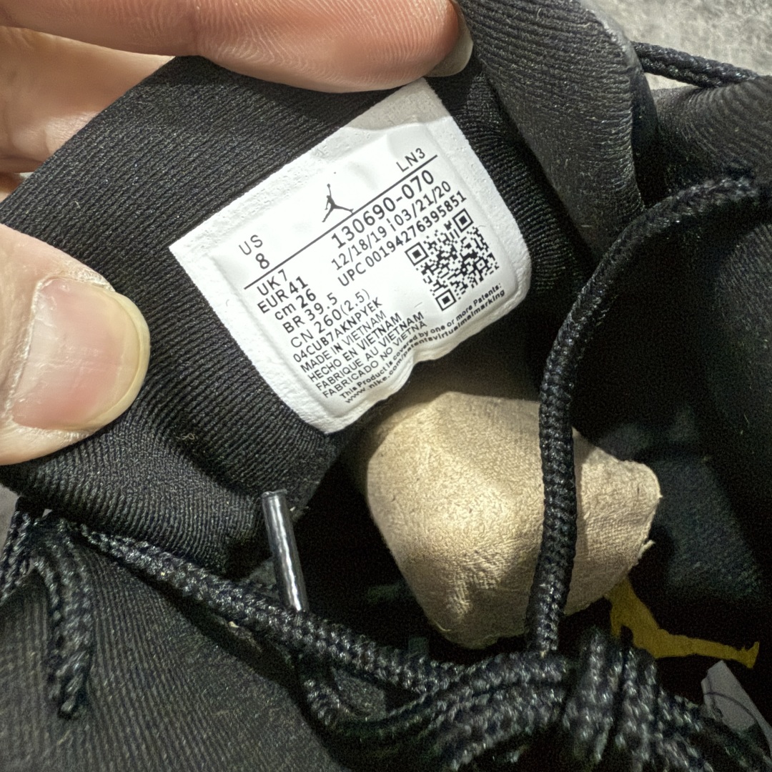 图片[7]-【顶级外贸版】Air Jordan AJ12 Retro 黑黄 130690-070n原楦原纸板开发 原汁原味12代鞋型 进口原厂皮料 原厂碳板 原装材料 原厂定制金属扣 原厂电绣 支持与公司货全方位对比 只服务于5%懂鞋的高端客户 发国外可支持各种retail商店充正寄售SIZE：40 40.5 41 42 42.5 43 44 44.5 45 45.5 46 47.5 48.5 编码：777470500-莆田鞋批发中心