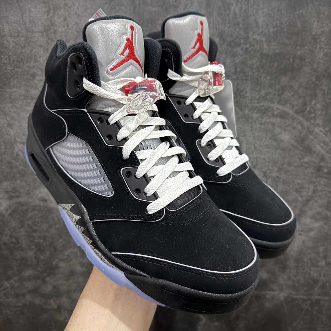 【莞顶Ljr特供】Air Jordan AJ5 “Black Metallic Reimagined” 黑银 HF3975-001全新改良批次 圈内最强倒钩系列n高端零售裸鞋圈特供批次 SZ原厂全套原楦原纸板冲刀磨具开发原厂皮料加持 原厂港宝加持定型后跟R度完美 同源原厂电绣 飞翼针数密度立体效果一致 百分百一致原鞋 原厂拉帮工艺 针距密度一致 后跟弧度收口自然不对折 极致一眼正品既视感 进口玻璃冲刀皮料裁剪零毛边 全鞋电脑针车工艺 品控清洁度最高QC检验标准 免检产品 原厂订购鞋盒、鞋标、防尘纸、鞋撑、鞋带 追求极致的原厂味道SIZE：40.5 41 42 42.5 43 44 44.5 45 45.5 46 47.5 48.5 编码：LJQ510540-莆田鞋批发中心