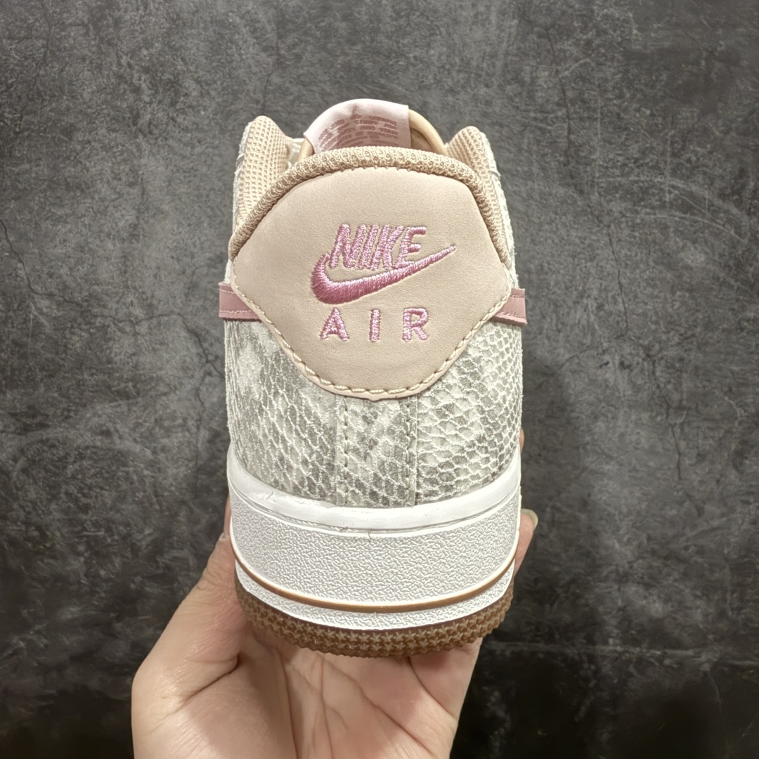 图片[4]-【公司级】Nike Air Force 1 Low 蛇年白棕 空军一号低帮运动休闲板鞋 原楦头原纸板  打造纯正空军版型#专注外贸渠道  全掌内置蜂窝气垫 #原盒配件 原厂中底钢印、拉帮完美  货号：HF2898-100 尺码：36 36.5 37.5 38 38.5 39 40 40.5 41 42 42.5 43 44 44.5 45 编码：LF250260-莆田鞋批发中心