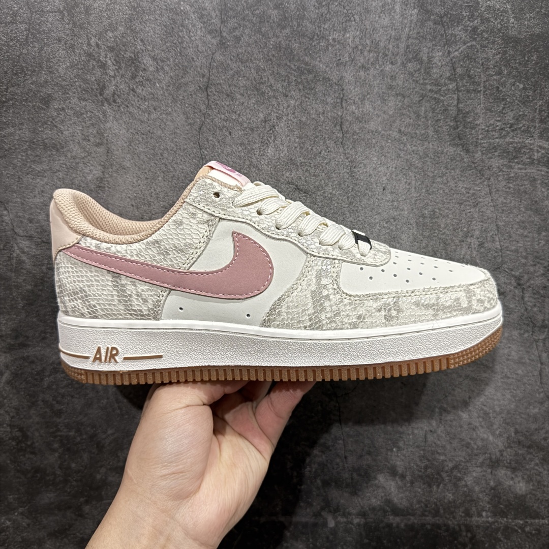 【公司级】Nike Air Force 1 Low 蛇年白棕 空军一号低帮运动休闲板鞋 原楦头原纸板  打造纯正空军版型#专注外贸渠道  全掌内置蜂窝气垫 #原盒配件 原厂中底钢印、拉帮完美  货号：HF2898-100 尺码：36 36.5 37.5 38 38.5 39 40 40.5 41 42 42.5 43 44 44.5 45 编码：LF250260-莆田鞋批发中心