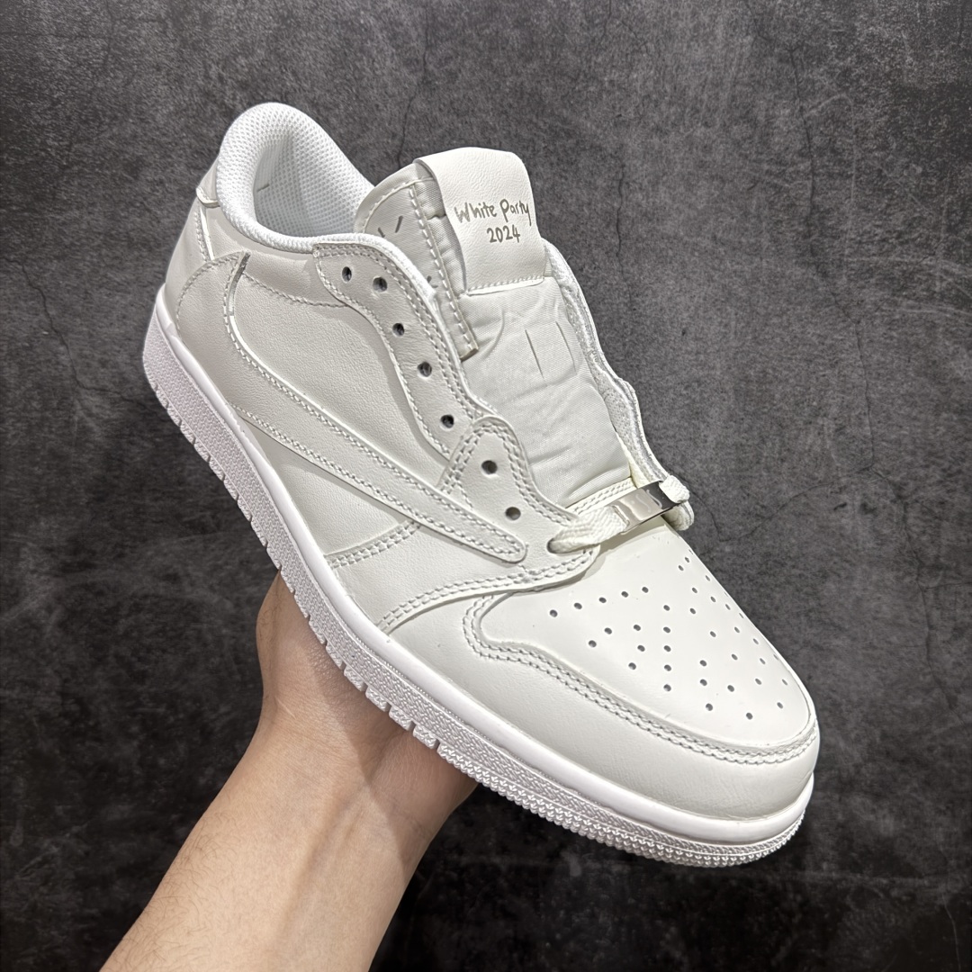 图片[3]-【KZ纯原】Travis Scott x Air Jordan AJ1 Low OG SP TS联名倒钩低帮纯白配色 TD1228-111n全系列配色 外贸特供批次 新配色不断更新开发 市场中端王者 全套原纸板楦头开发 确保原汁原味 完美呈现一代版型 一比一鞋头弧度高度鞋身弧度 此版本只针对中端市场 细节品控鞋型随意秒杀市面同价位 鞋型完美 不臃肿别扭 头层皮料加持 用料绝不含糊 进口玻璃冲刀皮料裁剪零毛边 电脑针车工艺 超高鞋面清洁度 最高QC检验标准 控制溢胶瑕疵 原盒原配 飞翼3D高频深度立体 工艺方面大到整体鞋型 漏斗收腰 底线拉帮 LOGO立体程度 小到针眼排布 载片对称 冲孔效果 鞋标规范 鞋垫背胶等等 无一不是口碑收割 每双都是一个回头客SIZE：36 36.5 37.5 38 38.5 39 40 40.5 41 42 42.5 43 44 44.5 45 46 47.5 编码：SLM290320-莆田鞋批发中心