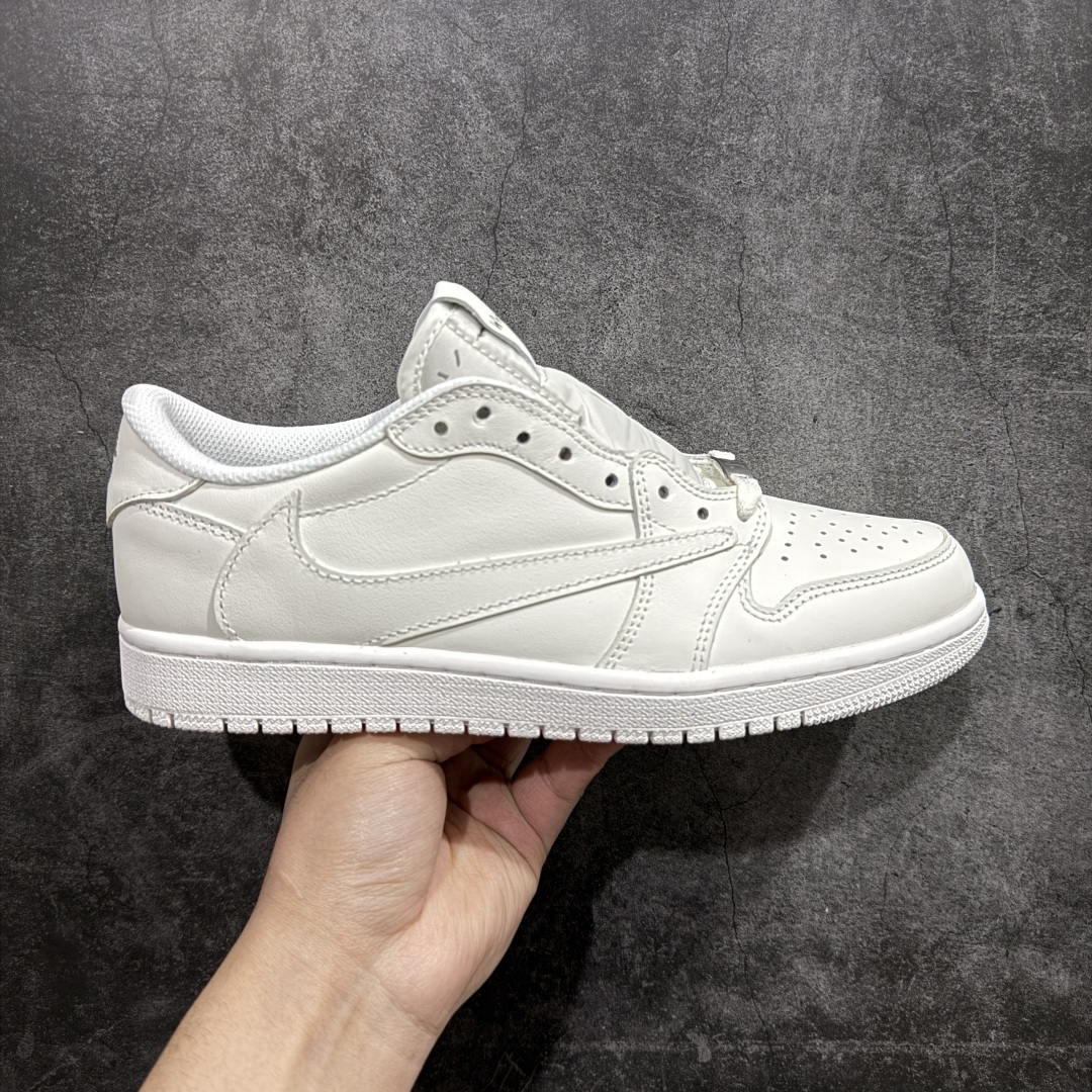 【KZ纯原】Travis Scott x Air Jordan AJ1 Low OG SP TS联名倒钩低帮纯白配色 TD1228-111n全系列配色 外贸特供批次 新配色不断更新开发 市场中端王者 全套原纸板楦头开发 确保原汁原味 完美呈现一代版型 一比一鞋头弧度高度鞋身弧度 此版本只针对中端市场 细节品控鞋型随意秒杀市面同价位 鞋型完美 不臃肿别扭 头层皮料加持 用料绝不含糊 进口玻璃冲刀皮料裁剪零毛边 电脑针车工艺 超高鞋面清洁度 最高QC检验标准 控制溢胶瑕疵 原盒原配 飞翼3D高频深度立体 工艺方面大到整体鞋型 漏斗收腰 底线拉帮 LOGO立体程度 小到针眼排布 载片对称 冲孔效果 鞋标规范 鞋垫背胶等等 无一不是口碑收割 每双都是一个回头客SIZE：36 36.5 37.5 38 38.5 39 40 40.5 41 42 42.5 43 44 44.5 45 46 47.5 编码：SLM290320-莆田鞋批发中心