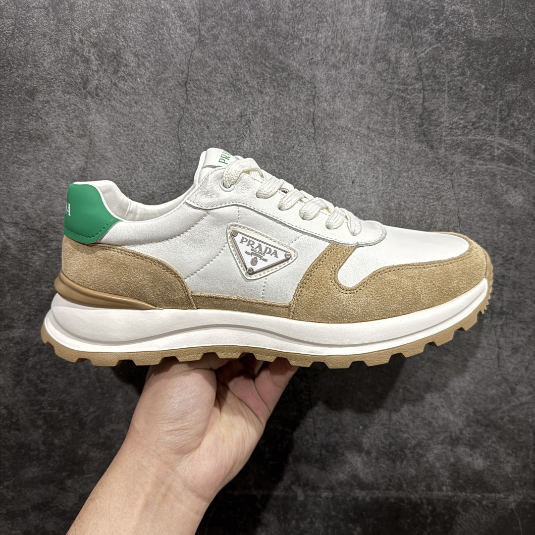 【广东纯原版本】意大利高奢品牌·普拉达Prada Cloudbust Thunder Low Sneakers 老爹百搭休闲运动鞋系列n#广东大厂品质 专柜同步 新款Prada Cloudbust Thunder运动鞋设计以雕塑感设计重新演绎PRADA男士风格，搭配牛反绒皮和轻质橡胶发泡鞋底，独具时尚个性风格。大气个性更潮更抢眼更追求档次，它将颠覆旧念，与您共度时尚潮人必备! 面料采用原版进口小牛皮 牛皮内里垫脚 橡胶发泡大底 轻便防滑耐磨 脚感舒适 款式耐看做工精细 配以简洁利落的鞋楦 彰显男人的果敢和硬朗Size：39-44（皮鞋码） 编码：TL430450-莆田鞋批发中心