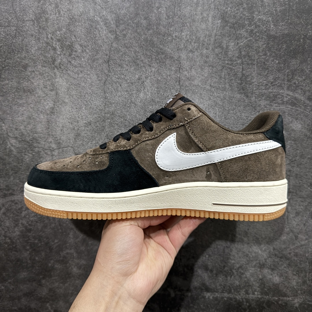 图片[2]-【公司级】Air Force 1 \’07 Low 黑咖麂皮n原楦头原纸板 打造纯正空军版型n#专注外贸渠道 全掌内置蜂窝气垫 #原盒配件 原厂中底钢印、拉帮完美 官方同步上架 货号：AV0383-2230 Size：36 36.5 37.5 38 38.5 39 40 40.5 41 42 42.5 43 44 44.5 45 编码：LF290300-莆田鞋批发中心