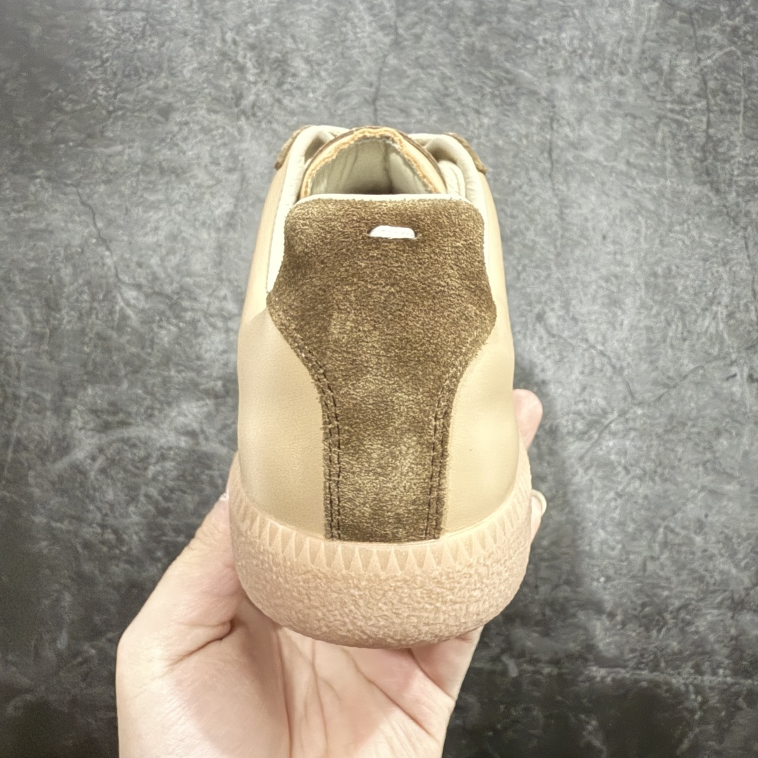 图片[4]-【全新莞产纯原】Maison Margiela MM6梅森马吉拉 Calfskin Replica 复古 德训 时尚板鞋 男女款广货新版本 飞机礼盒装 送礼高端大气n原版全套包装 配送精致白色礼盒网红单品 高端外贸 平台零售专供批次全头层软牛皮鞋面 头层羊皮内里n乳胶鞋垫 中底钢印 原版织唛 尺码：35 36 37 38 39 40 41 42 43 44  45 编码：PS350380-莆田鞋批发中心