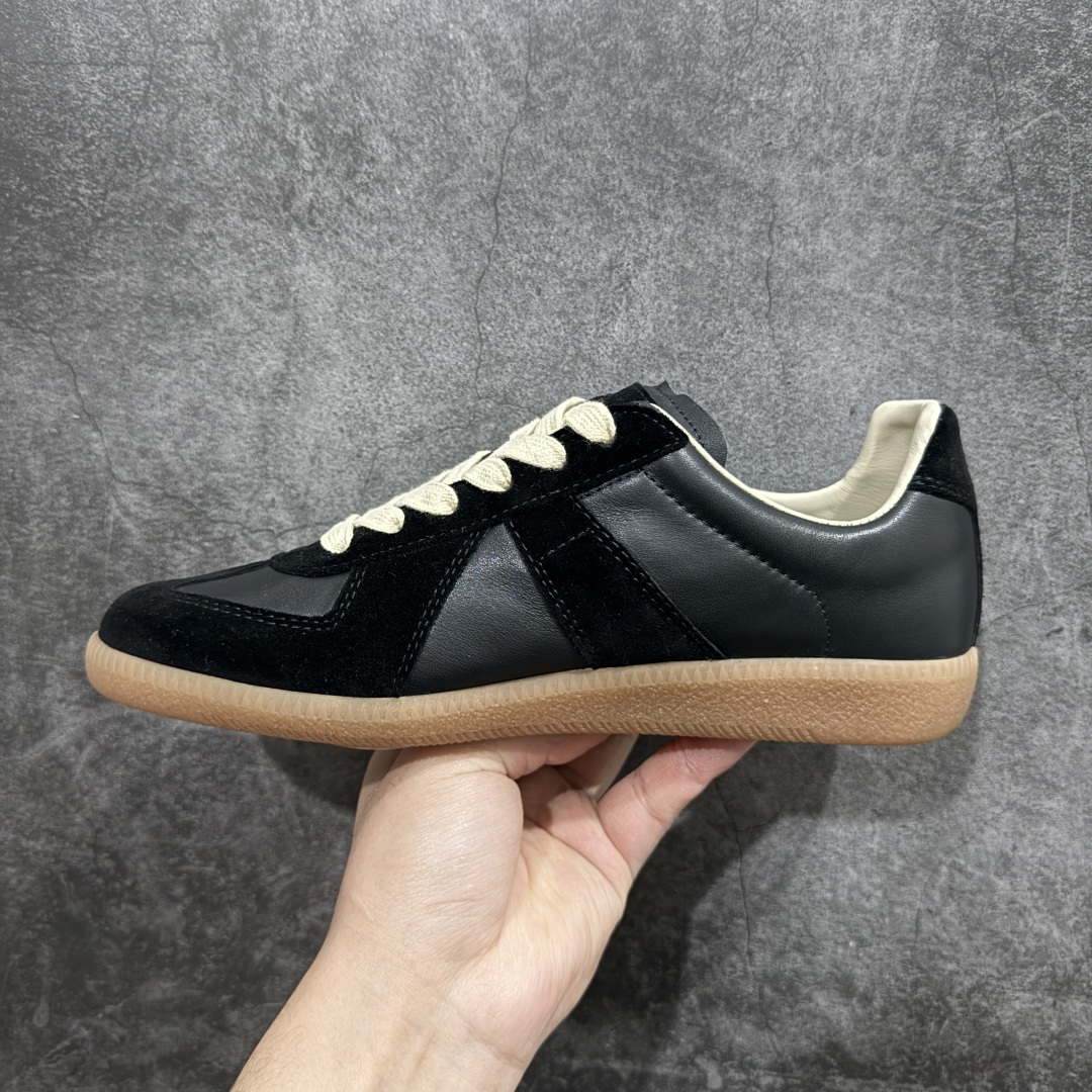 图片[2]-【全新莞产纯原】Maison Margiela MM6梅森马吉拉 Calfskin Replica 复古 德训 时尚板鞋 男女款广货新版本 飞机礼盒装 送礼高端大气n原版全套包装 配送精致白色礼盒网红单品 高端外贸 平台零售专供批次全头层软牛皮鞋面 头层羊皮内里n乳胶鞋垫 中底钢印 原版织唛 尺码：35 36 37 38 39 40 41 42 43 44  45 编码：PS350380-莆田鞋批发中心