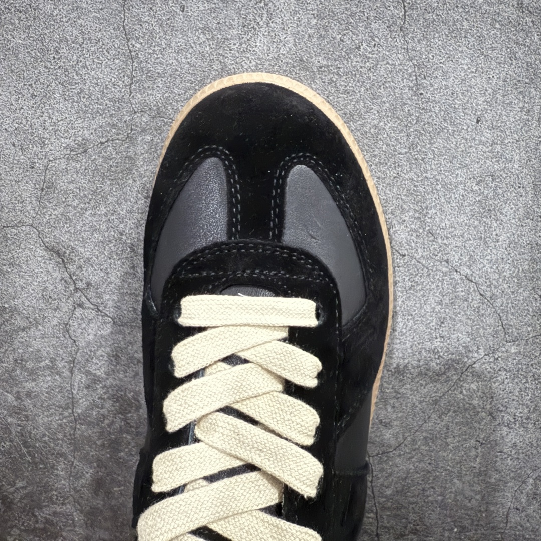 图片[5]-【全新莞产纯原】Maison Margiela MM6梅森马吉拉 Calfskin Replica 复古 德训 时尚板鞋 男女款广货新版本 飞机礼盒装 送礼高端大气n原版全套包装 配送精致白色礼盒网红单品 高端外贸 平台零售专供批次全头层软牛皮鞋面 头层羊皮内里n乳胶鞋垫 中底钢印 原版织唛 尺码：35 36 37 38 39 40 41 42 43 44  45 编码：PS350380-莆田鞋批发中心