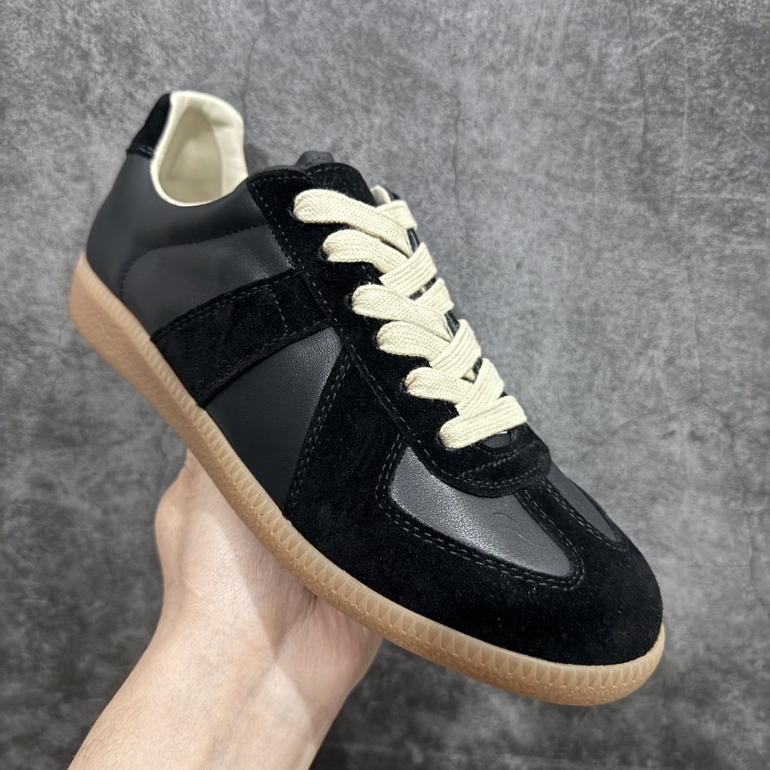 图片[3]-【全新莞产纯原】Maison Margiela MM6梅森马吉拉 Calfskin Replica 复古 德训 时尚板鞋 男女款广货新版本 飞机礼盒装 送礼高端大气n原版全套包装 配送精致白色礼盒网红单品 高端外贸 平台零售专供批次全头层软牛皮鞋面 头层羊皮内里n乳胶鞋垫 中底钢印 原版织唛 尺码：35 36 37 38 39 40 41 42 43 44  45 编码：PS350380-莆田鞋批发中心