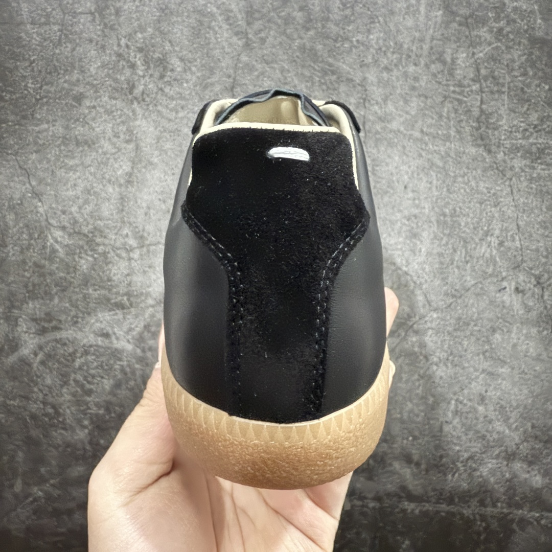 图片[4]-【全新莞产纯原】Maison Margiela MM6梅森马吉拉 Calfskin Replica 复古 德训 时尚板鞋 男女款广货新版本 飞机礼盒装 送礼高端大气n原版全套包装 配送精致白色礼盒网红单品 高端外贸 平台零售专供批次全头层软牛皮鞋面 头层羊皮内里n乳胶鞋垫 中底钢印 原版织唛 尺码：35 36 37 38 39 40 41 42 43 44  45 编码：PS350380-莆田鞋批发中心