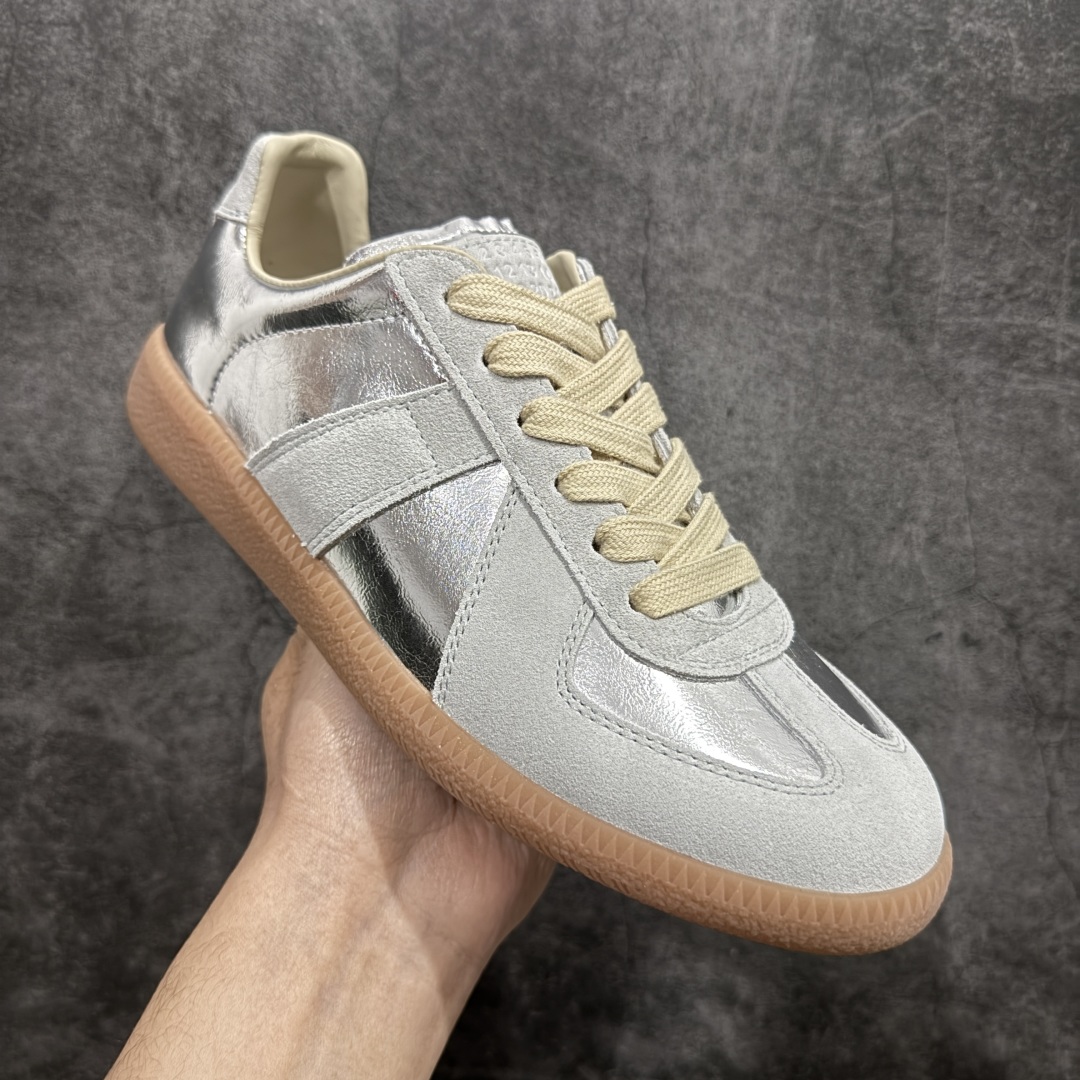 图片[3]-【全新莞产纯原】Maison Margiela MM6梅森马吉拉 Calfskin Replica 复古 德训 时尚板鞋 男女款广货新版本 飞机礼盒装 送礼高端大气n原版全套包装 配送精致白色礼盒网红单品 高端外贸 平台零售专供批次全头层软牛皮鞋面 头层羊皮内里n乳胶鞋垫 中底钢印 原版织唛 尺码：35 36 37 38 39 40 41 42 43 44  45 编码：PS350380-莆田鞋批发中心