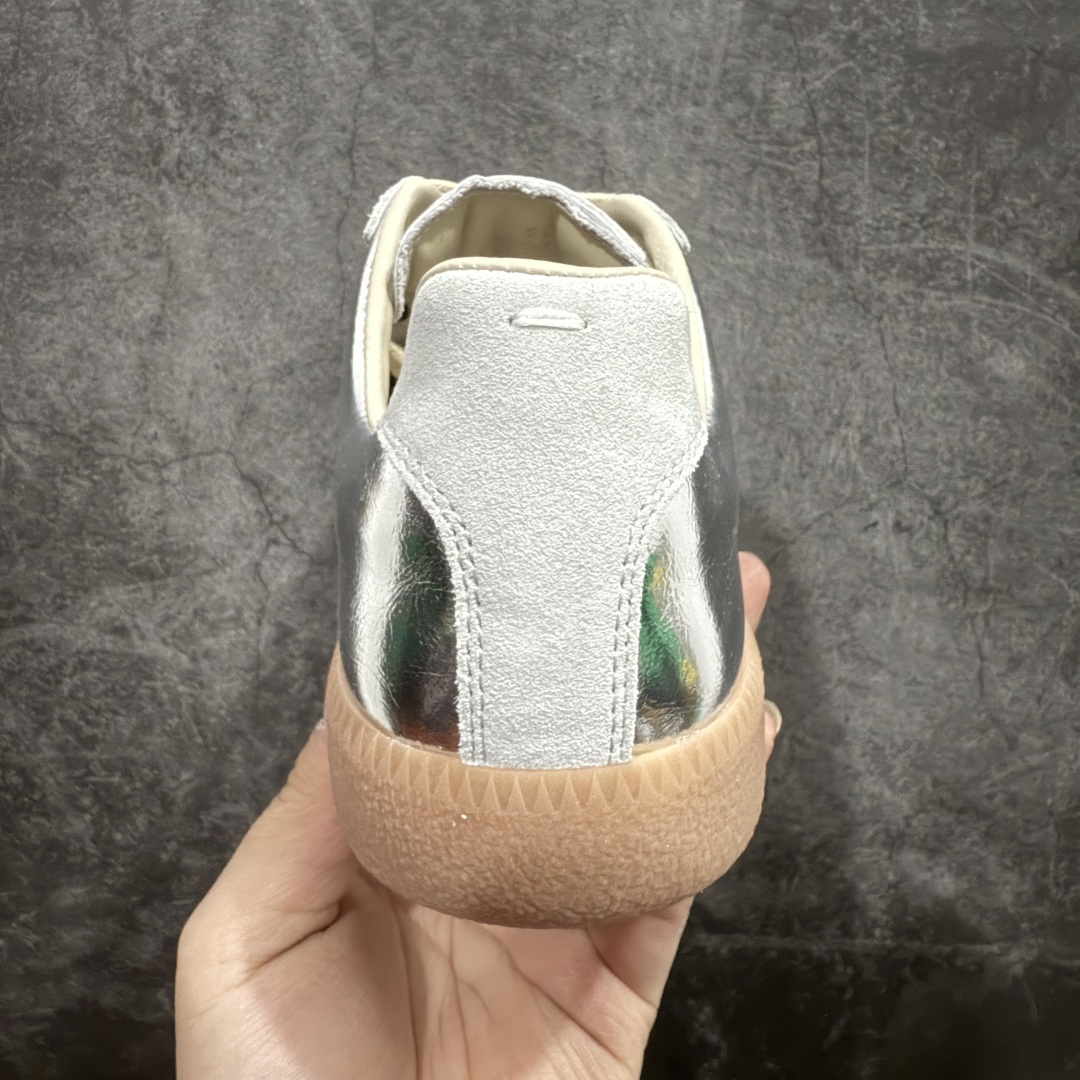 图片[4]-【全新莞产纯原】Maison Margiela MM6梅森马吉拉 Calfskin Replica 复古 德训 时尚板鞋 男女款广货新版本 飞机礼盒装 送礼高端大气n原版全套包装 配送精致白色礼盒网红单品 高端外贸 平台零售专供批次全头层软牛皮鞋面 头层羊皮内里n乳胶鞋垫 中底钢印 原版织唛 尺码：35 36 37 38 39 40 41 42 43 44  45 编码：PS350380-莆田鞋批发中心