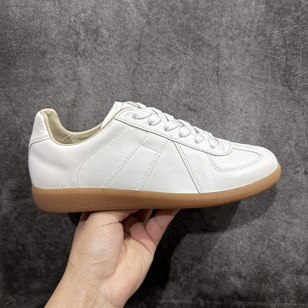 【全新莞产纯原】Maison Margiela MM6梅森马吉拉 Calfskin Replica 复古 德训 时尚板鞋 男女款广货新版本 飞机礼盒装 送礼高端大气n原版全套包装 配送精致白色礼盒网红单品 高端外贸 平台零售专供批次全头层软牛皮鞋面 头层羊皮内里n乳胶鞋垫 中底钢印 原版织唛 尺码：35 36 37 38 39 40 41 42 43 44  45 编码：PS350380-莆田鞋批发中心