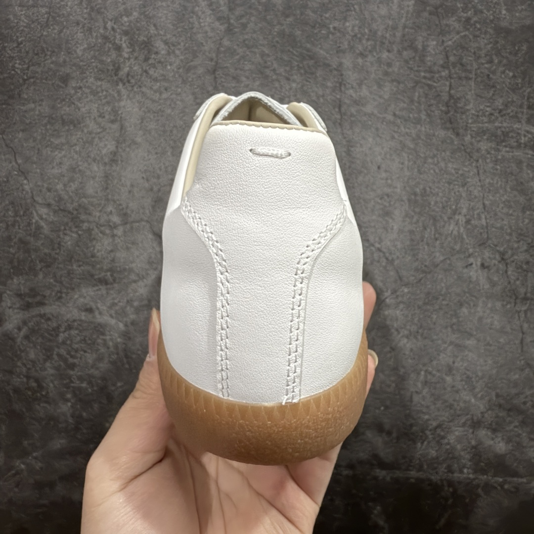 图片[4]-【全新莞产纯原】Maison Margiela MM6梅森马吉拉 Calfskin Replica 复古 德训 时尚板鞋 男女款广货新版本 飞机礼盒装 送礼高端大气n原版全套包装 配送精致白色礼盒网红单品 高端外贸 平台零售专供批次全头层软牛皮鞋面 头层羊皮内里n乳胶鞋垫 中底钢印 原版织唛 尺码：35 36 37 38 39 40 41 42 43 44  45 编码：PS350380-莆田鞋批发中心