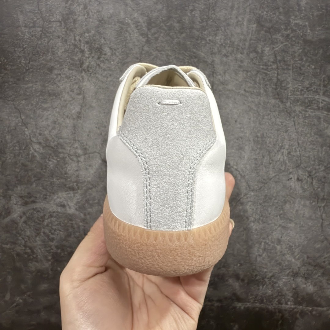 图片[4]-【全新莞产纯原】Maison Margiela MM6梅森马吉拉 Calfskin Replica 复古 德训 时尚板鞋 男女款广货新版本 飞机礼盒装 送礼高端大气n原版全套包装 配送精致白色礼盒网红单品 高端外贸 平台零售专供批次全头层软牛皮鞋面 头层羊皮内里n乳胶鞋垫 中底钢印 原版织唛 尺码：35 36 37 38 39 40 41 42 43 44  45 编码：PS350380-莆田鞋批发中心