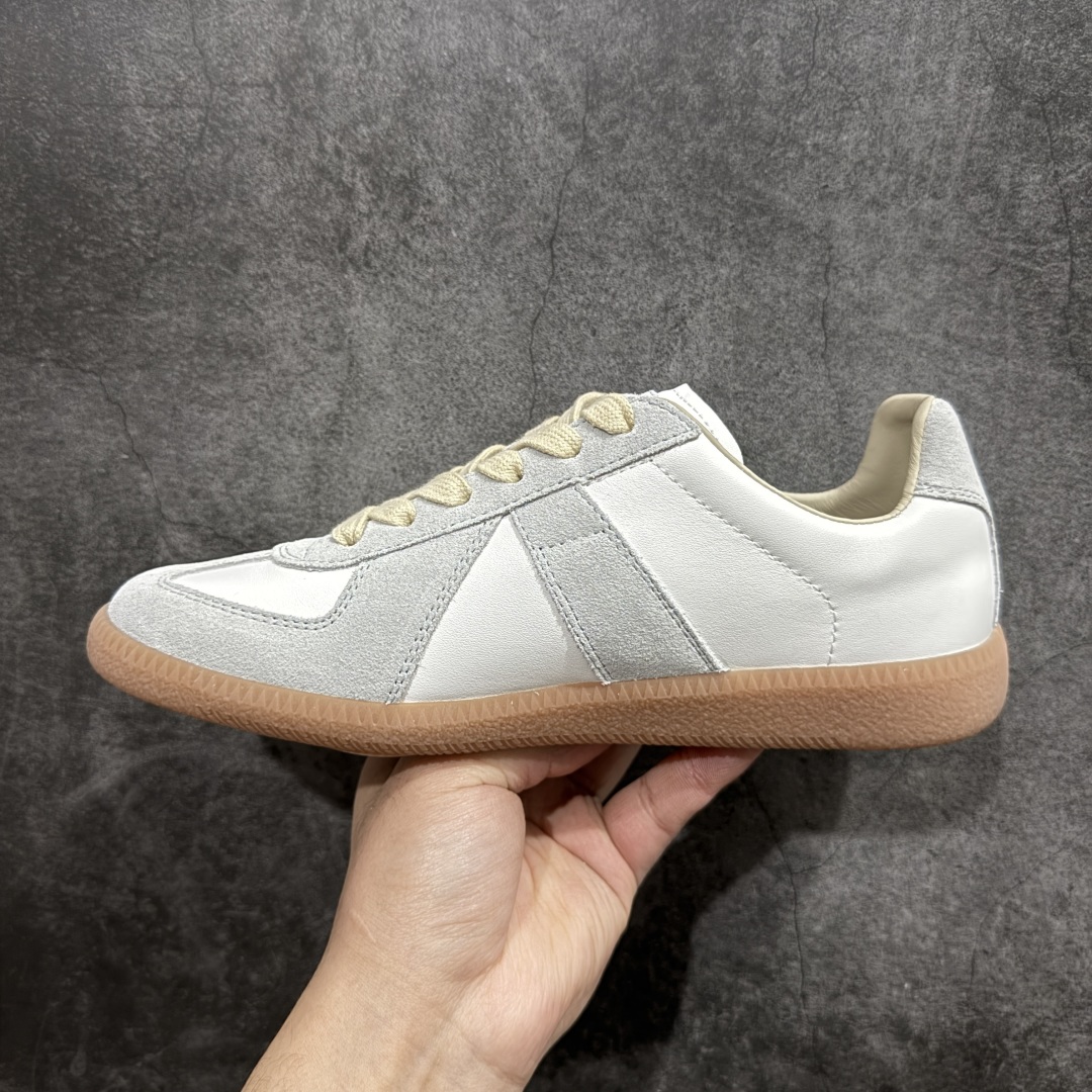 图片[2]-【全新莞产纯原】Maison Margiela MM6梅森马吉拉 Calfskin Replica 复古 德训 时尚板鞋 男女款广货新版本 飞机礼盒装 送礼高端大气n原版全套包装 配送精致白色礼盒网红单品 高端外贸 平台零售专供批次全头层软牛皮鞋面 头层羊皮内里n乳胶鞋垫 中底钢印 原版织唛 尺码：35 36 37 38 39 40 41 42 43 44  45 编码：PS350380-莆田鞋批发中心