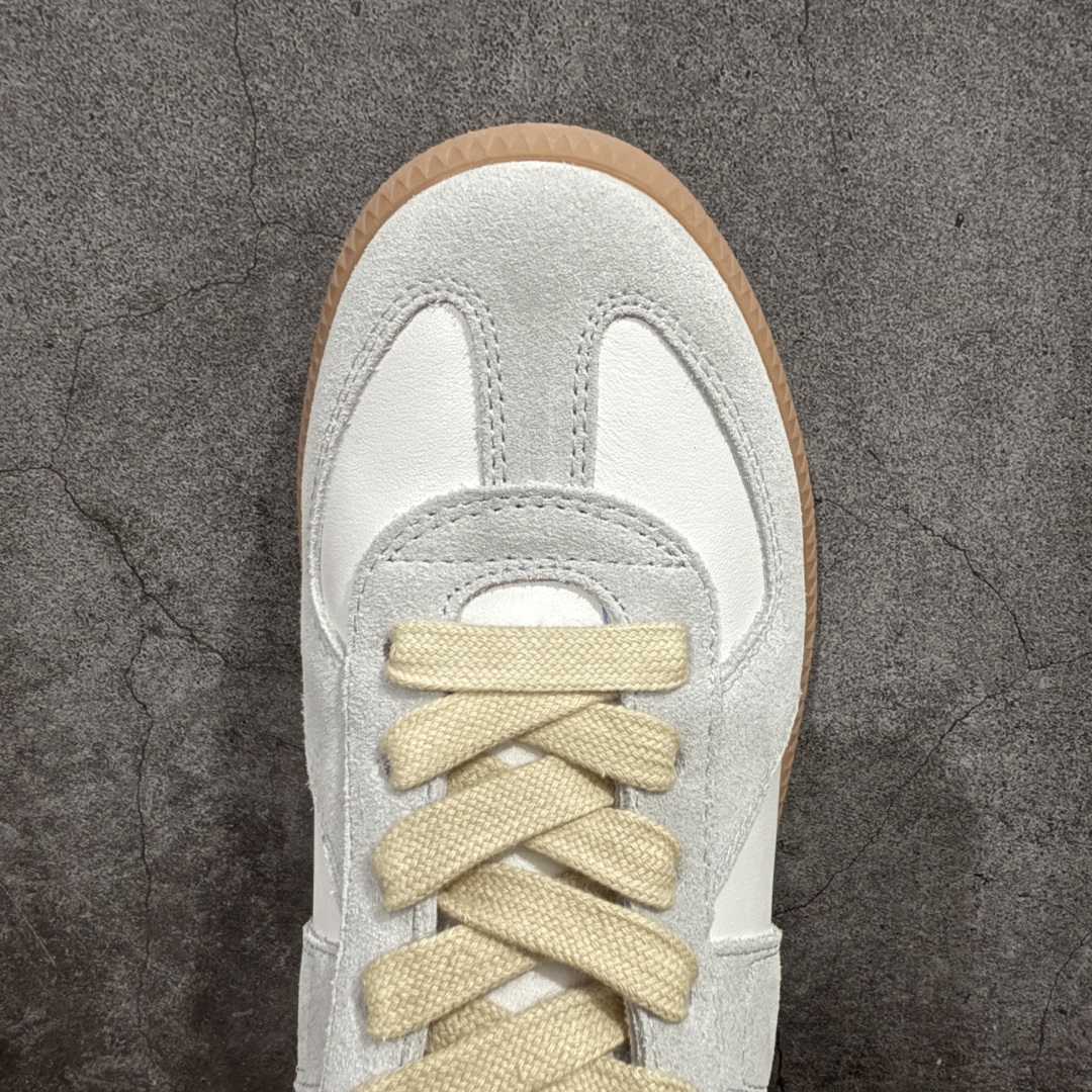 图片[5]-【全新莞产纯原】Maison Margiela MM6梅森马吉拉 Calfskin Replica 复古 德训 时尚板鞋 男女款广货新版本 飞机礼盒装 送礼高端大气n原版全套包装 配送精致白色礼盒网红单品 高端外贸 平台零售专供批次全头层软牛皮鞋面 头层羊皮内里n乳胶鞋垫 中底钢印 原版织唛 尺码：35 36 37 38 39 40 41 42 43 44  45 编码：PS350380-莆田鞋批发中心