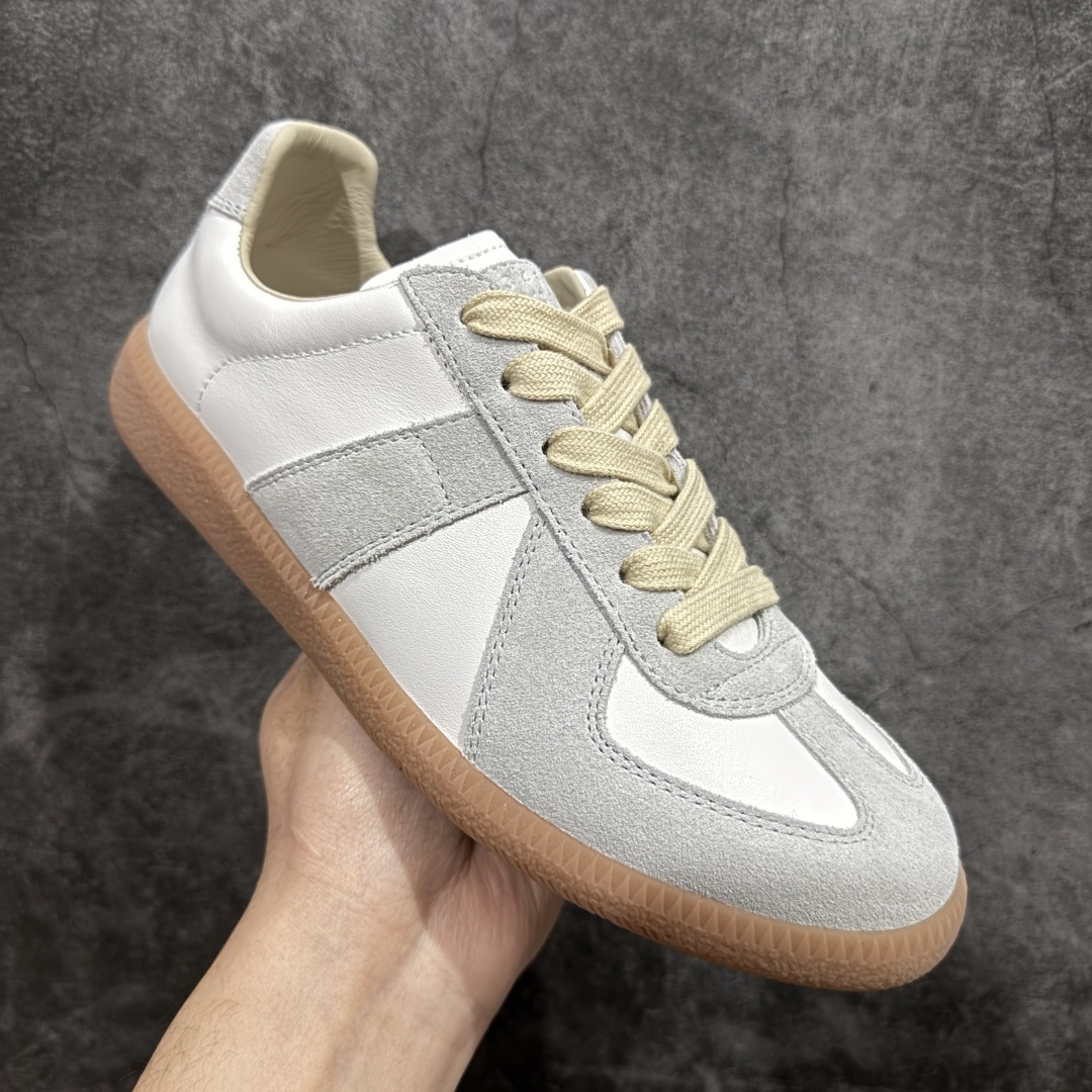 图片[3]-【全新莞产纯原】Maison Margiela MM6梅森马吉拉 Calfskin Replica 复古 德训 时尚板鞋 男女款广货新版本 飞机礼盒装 送礼高端大气n原版全套包装 配送精致白色礼盒网红单品 高端外贸 平台零售专供批次全头层软牛皮鞋面 头层羊皮内里n乳胶鞋垫 中底钢印 原版织唛 尺码：35 36 37 38 39 40 41 42 43 44  45 编码：PS350380-莆田鞋批发中心