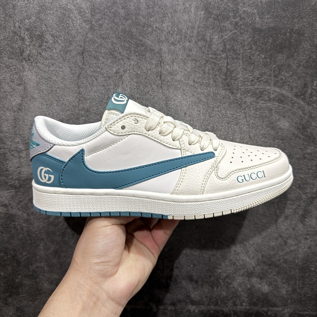 【定制版】Travis Scott x Fragment Design x Air Jordan 1 Low OG SP AJ1 乔1 古驰联名-白青玉 低帮文化休闲板鞋rn#多方联名合作融合了Travis Scott 独特的音乐风格，藤原浩个性的设计风格以及Jordan品牌的经典元素 使其成为一双具有独特身份和价值的鞋子 清新而立体的外观加上联名标识更突出了其独特身份 这种配色方案显示出活力和时尚感 在视觉上引人注目  鞋身的质感和细腻的细节处理使其显得高端而格调十足  这款“倒钩”联名是设计与创意完美结合  融合多方的个性风格是一款备受瞩目的潮流鞋款r 货号： LJ5188-022 尺码：36 36.5 37.5 38 38.5 39 40 40.5 41 42 42.5 43 44 44.5 45  编码：HXS260280-莆田鞋批发中心