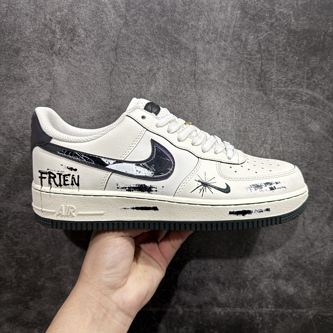 【公司级】Nike Air Force 1 Low “Night Gun Hole” “暗夜枪孔”空军一号低帮休闲运动板鞋幽冷的月光洒在寂静的街道上，斑驳的树影犹如张牙舞爪的鬼魅。往往在背后给最致命的一枪，或许是曾经最好的朋友，人心的贪婪与复杂，足以摧毁世间最珍贵的情谊 货号：FB1893-999 尺码：36 36.5 37.5 38 38.5 39 40 40.5 41 42 42.5 43 44 44.5 45 编码：HXS310320-莆田鞋批发中心