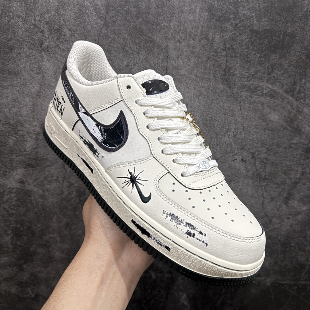 图片[3]-【公司级】Nike Air Force 1 Low “Night Gun Hole” “暗夜枪孔”空军一号低帮休闲运动板鞋幽冷的月光洒在寂静的街道上，斑驳的树影犹如张牙舞爪的鬼魅。往往在背后给最致命的一枪，或许是曾经最好的朋友，人心的贪婪与复杂，足以摧毁世间最珍贵的情谊 货号：FB1893-999 尺码：36 36.5 37.5 38 38.5 39 40 40.5 41 42 42.5 43 44 44.5 45 编码：HXS310320-莆田鞋批发中心