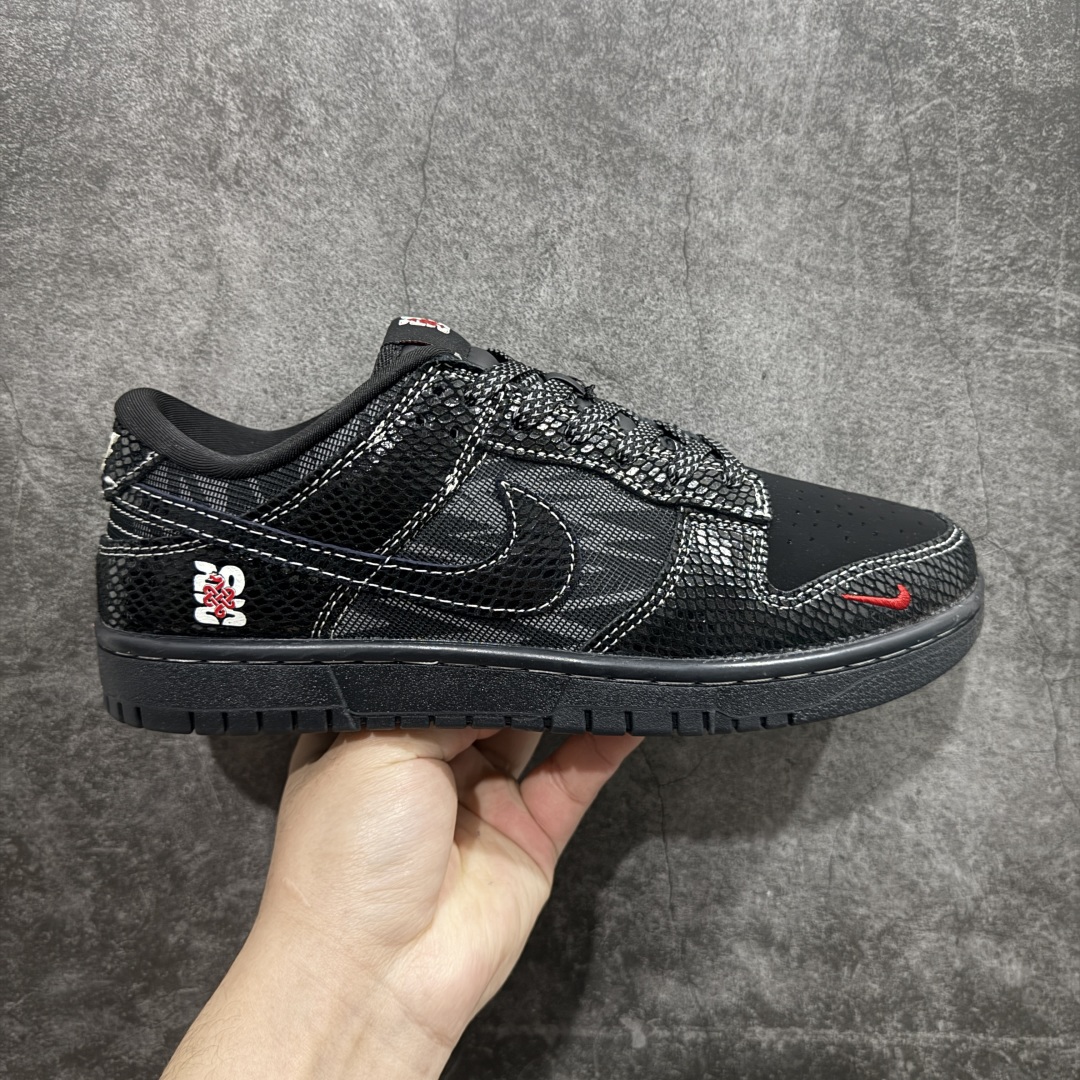 【定制版】Nk SB Dunk Low 蛇年限定-黑蛇 周年高端定制 低帮休闲板鞋rn#定制鞋盒 大厂纯原品质出货 超高清洁度 皮料切割干净无任何毛边 细节完美 r 货号：CH8311-233 尺码：36 36.5 37.5 38 38.5 39 40 40.5 41 42 42.5 43 44 44.5 45  编码：HXS340360-莆田鞋批发中心