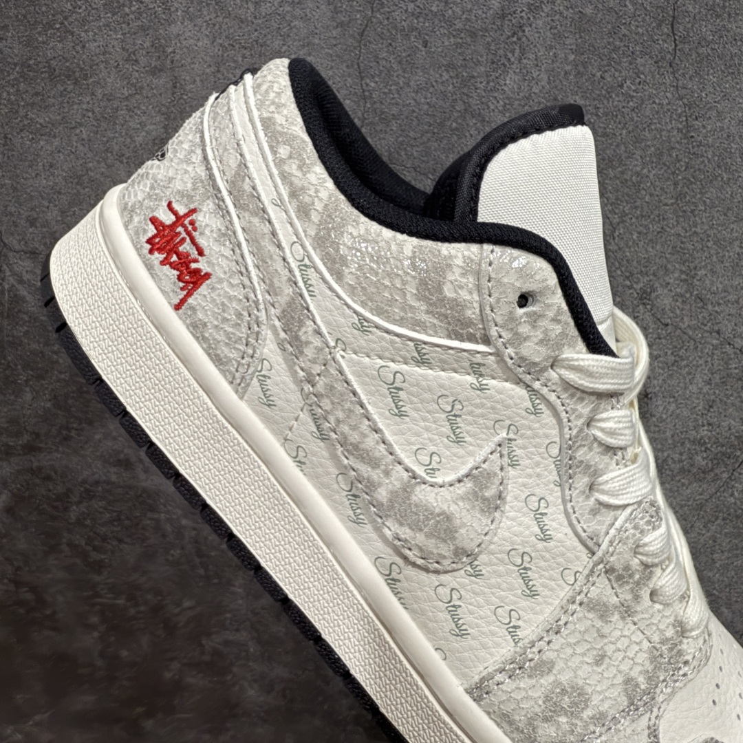 图片[7]-【定制版】Air Jordan 1 Low AJ1 乔1 斯图西-灰蛇纹 高端定制低帮复古篮球鞋rn#定制鞋盒 大厂纯原品质出货 超高清洁度 皮料切割干净无任何毛边 细节完美 r 货号：FC1688-200 尺码：36 36.5 37.5 38 38.5 39 40 40.5 41 42 42.5 43 44 44.5 45  编码：HXS320340-莆田鞋批发中心