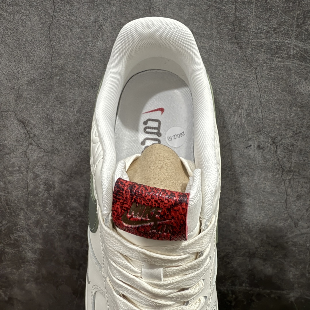 耐克Nike Air Force 1’07 Low”Year of the Snake”空军一号低帮经典百搭休闲运动板鞋“皮革白绿酒红蛇年”HV5979-130