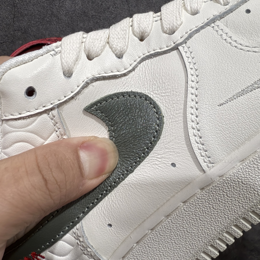 图片[3]-【MOK纯原】2025“蛇年”特别版，迎接农历新年！耐克Nike Air Force 1’07 Low\”Year of the Snake\”空军一号低帮经典百搭休闲运动板鞋“皮革白绿酒红蛇年”HV5979-130nn原版开发 全鞋使用原厂软质头层牛皮n针车细节配件全部同步原版 区别市面通货n卡色为米浅米白非市面错版纯白n男女鞋半码制 升级原楦原纸版数据开发版型n内置全掌Air Sole气垫 中底走线 鞋垫刷胶同步原版n市场唯一高端充正版本  尺码：36 36.5 37.5 38 38.5 39 40 40.5 41 42 42.5 43 44 44.5 45 编码：T310330-莆田鞋批发中心