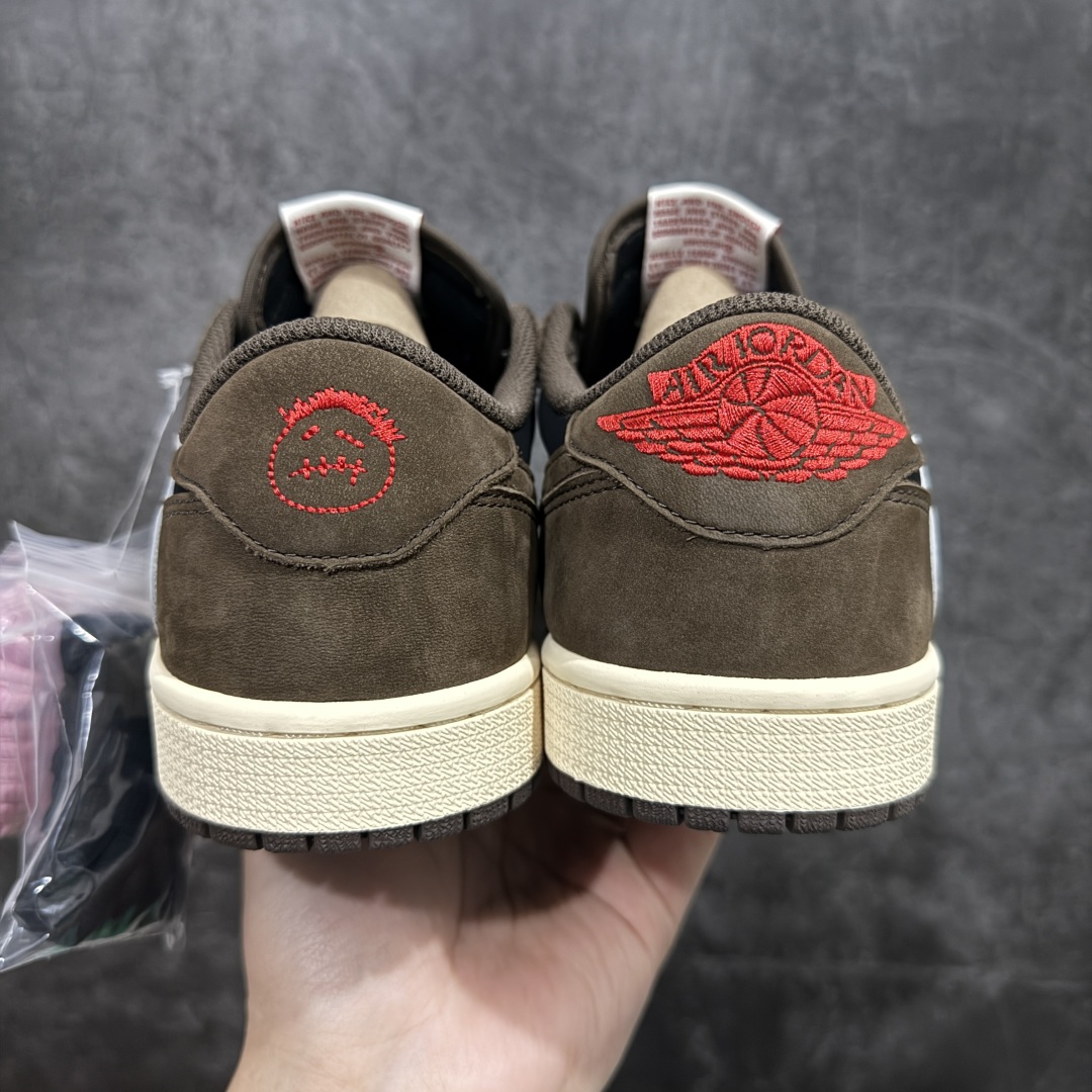 图片[4]-【全新XC2.0版】Air Jordan 1 x Travis Scott AJ1 x TS联名黑白倒钩1.0 CQ4277-001nn全新版本出货 巅峰品质 天花板级别n细节改进版 实拍所见即所得 自行揣摩n此版在各大纯原阵营中 绝对是Top级别的存在‼️n实物过于完美 高端零售主推版本 关键价格也不杀猪💪🏻nn纯原第一梯队版本 细节均没毛病 品质自观实拍👇🏻n所有皮料均来自原厂 所有细节均多次校对n针车效果同步原鞋 刺绣拉到原厂定做n原楦原纸板开发 后跟弧度收口自然不对折极致一眼正品既视感 进口玻璃冲刀皮料裁剪零毛边承诺百分百一致原鞋 鞋面清洁度最高 QC检验标准 控制溢胶 鞋盒、防尘纸 配件鞋带 均采购来自原厂n 尺码：36-47.5 编码：XC400420-莆田鞋批发中心