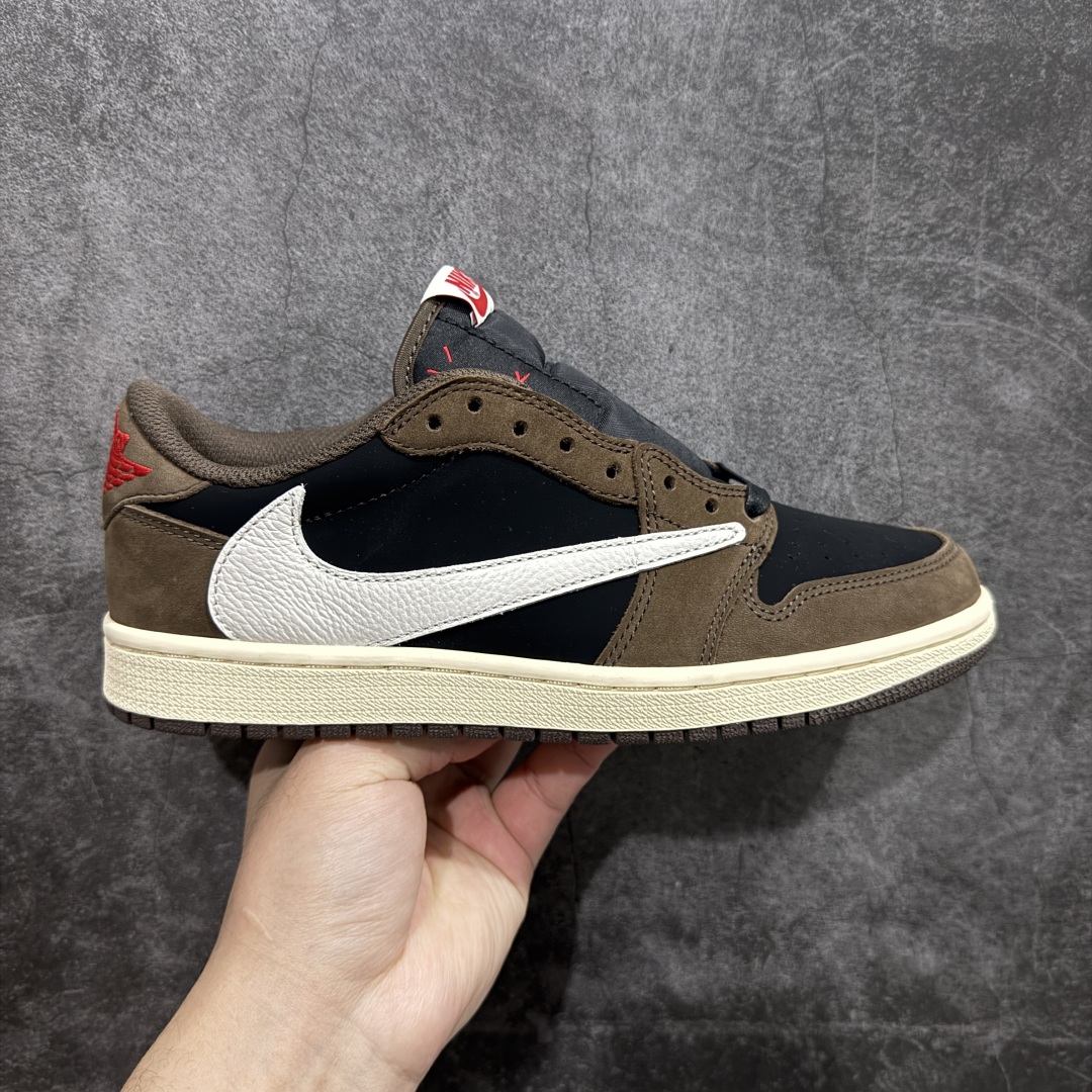 【全新XC2.0版】Air Jordan 1 x Travis Scott AJ1 x TS联名黑白倒钩1.0 CQ4277-001nn全新版本出货 巅峰品质 天花板级别n细节改进版 实拍所见即所得 自行揣摩n此版在各大纯原阵营中 绝对是Top级别的存在‼️n实物过于完美 高端零售主推版本 关键价格也不杀猪💪🏻nn纯原第一梯队版本 细节均没毛病 品质自观实拍👇🏻n所有皮料均来自原厂 所有细节均多次校对n针车效果同步原鞋 刺绣拉到原厂定做n原楦原纸板开发 后跟弧度收口自然不对折极致一眼正品既视感 进口玻璃冲刀皮料裁剪零毛边承诺百分百一致原鞋 鞋面清洁度最高 QC检验标准 控制溢胶 鞋盒、防尘纸 配件鞋带 均采购来自原厂n 尺码：36-47.5 编码：XC400420-莆田鞋批发中心