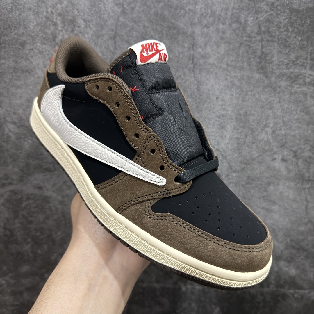 图片[3]-【全新XC2.0版】Air Jordan 1 x Travis Scott AJ1 x TS联名黑白倒钩1.0 CQ4277-001nn全新版本出货 巅峰品质 天花板级别n细节改进版 实拍所见即所得 自行揣摩n此版在各大纯原阵营中 绝对是Top级别的存在‼️n实物过于完美 高端零售主推版本 关键价格也不杀猪💪🏻nn纯原第一梯队版本 细节均没毛病 品质自观实拍👇🏻n所有皮料均来自原厂 所有细节均多次校对n针车效果同步原鞋 刺绣拉到原厂定做n原楦原纸板开发 后跟弧度收口自然不对折极致一眼正品既视感 进口玻璃冲刀皮料裁剪零毛边承诺百分百一致原鞋 鞋面清洁度最高 QC检验标准 控制溢胶 鞋盒、防尘纸 配件鞋带 均采购来自原厂n 尺码：36-47.5 编码：XC400420-莆田鞋批发中心