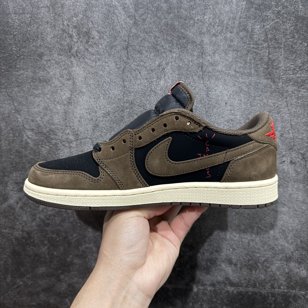 图片[2]-【全新XC2.0版】Air Jordan 1 x Travis Scott AJ1 x TS联名黑白倒钩1.0 CQ4277-001nn全新版本出货 巅峰品质 天花板级别n细节改进版 实拍所见即所得 自行揣摩n此版在各大纯原阵营中 绝对是Top级别的存在‼️n实物过于完美 高端零售主推版本 关键价格也不杀猪💪🏻nn纯原第一梯队版本 细节均没毛病 品质自观实拍👇🏻n所有皮料均来自原厂 所有细节均多次校对n针车效果同步原鞋 刺绣拉到原厂定做n原楦原纸板开发 后跟弧度收口自然不对折极致一眼正品既视感 进口玻璃冲刀皮料裁剪零毛边承诺百分百一致原鞋 鞋面清洁度最高 QC检验标准 控制溢胶 鞋盒、防尘纸 配件鞋带 均采购来自原厂n 尺码：36-47.5 编码：XC400420-莆田鞋批发中心