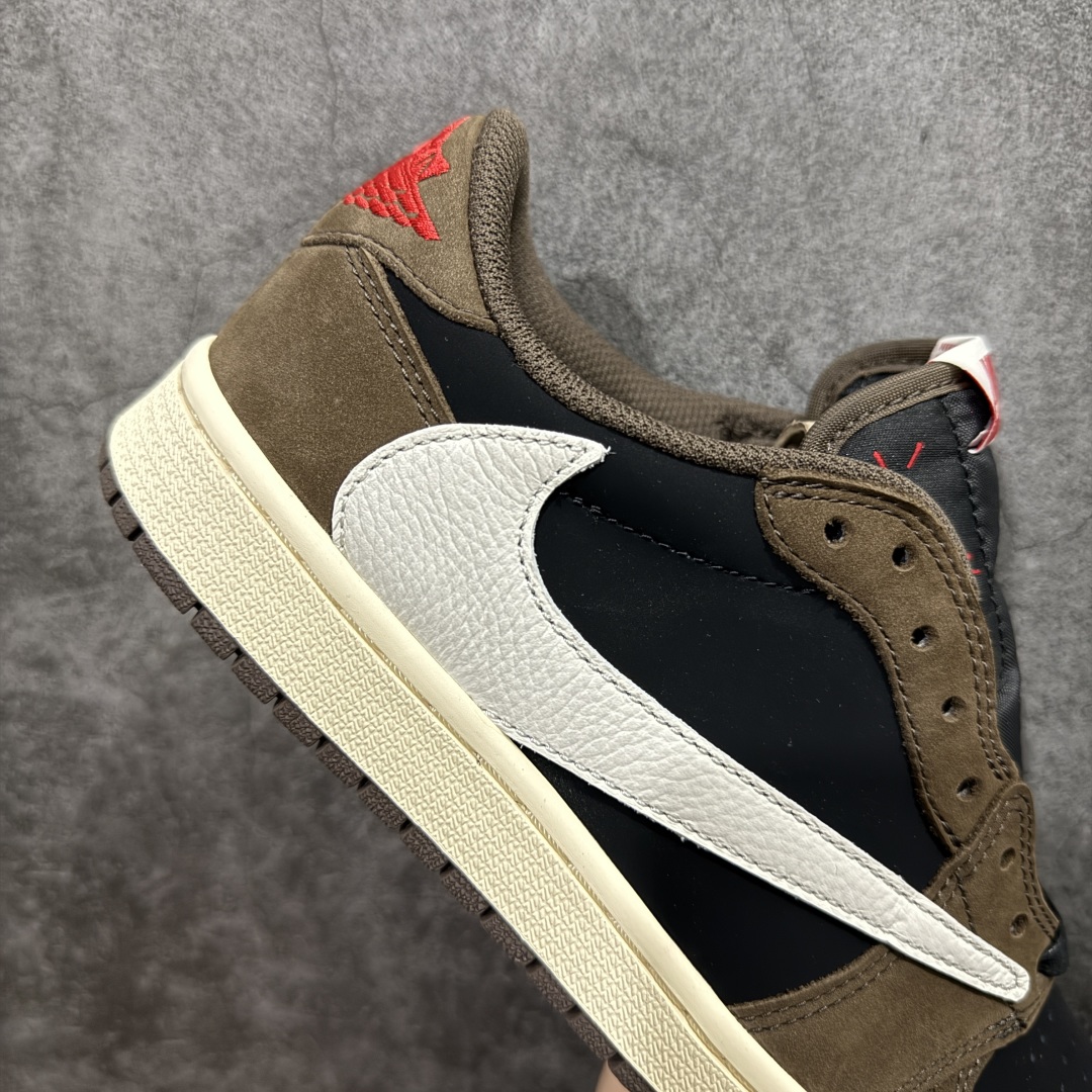 图片[7]-【全新XC2.0版】Air Jordan 1 x Travis Scott AJ1 x TS联名黑白倒钩1.0 CQ4277-001nn全新版本出货 巅峰品质 天花板级别n细节改进版 实拍所见即所得 自行揣摩n此版在各大纯原阵营中 绝对是Top级别的存在‼️n实物过于完美 高端零售主推版本 关键价格也不杀猪💪🏻nn纯原第一梯队版本 细节均没毛病 品质自观实拍👇🏻n所有皮料均来自原厂 所有细节均多次校对n针车效果同步原鞋 刺绣拉到原厂定做n原楦原纸板开发 后跟弧度收口自然不对折极致一眼正品既视感 进口玻璃冲刀皮料裁剪零毛边承诺百分百一致原鞋 鞋面清洁度最高 QC检验标准 控制溢胶 鞋盒、防尘纸 配件鞋带 均采购来自原厂n 尺码：36-47.5 编码：XC400420-莆田鞋批发中心