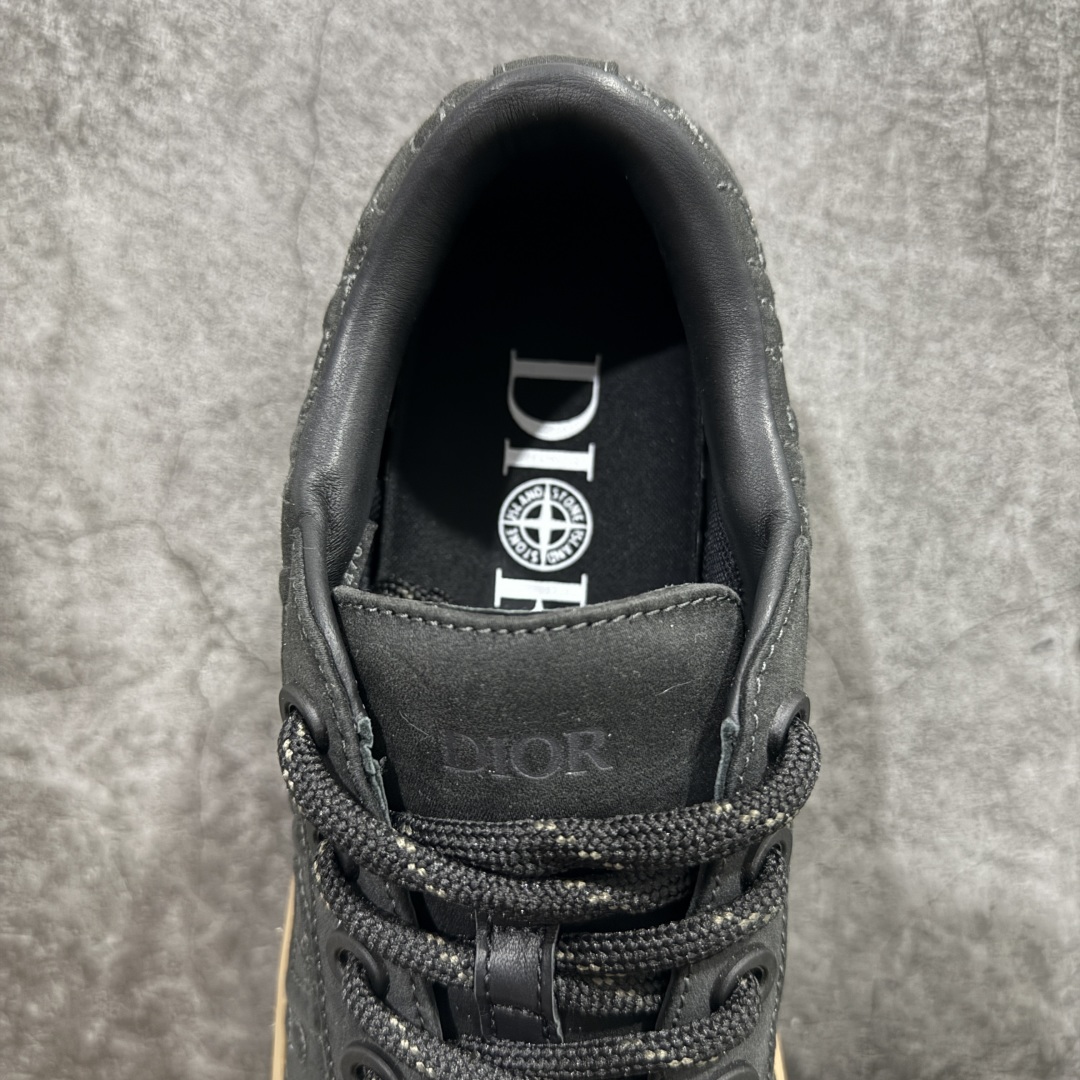 图片[8]-【总裁版本】Stone Island x Dior B33 Tennis Do Cotton 石头岛迪奥联名复古休闲板鞋 Dior B33 迪奥印花系带时尚运动板鞋网球鞋 全套原厂新版原纸板楦头开发 原厂特供皮料加持 原档数据大底 高频字母排版细节 还原 Zp 高端零售特供批次 2023秋季新品 彰显非凡的精湛工艺 重新诠释经典的网球鞋 时尚的廓形突显厚实感 采用全新的拉绒马海毛针织面料 突显柔软触感与富有层次感的流行色彩 搭配棕色绒面革镶片提升格调 别具一格的加垫鞋舌点缀以压花效果Dior标志 后侧点缀以Dior 30Avenue Montaigne标志 可为各式休闲造型增添时尚气质  尺码：40 41 42 43 44 45 46 编码：NM400430-莆田鞋批发中心