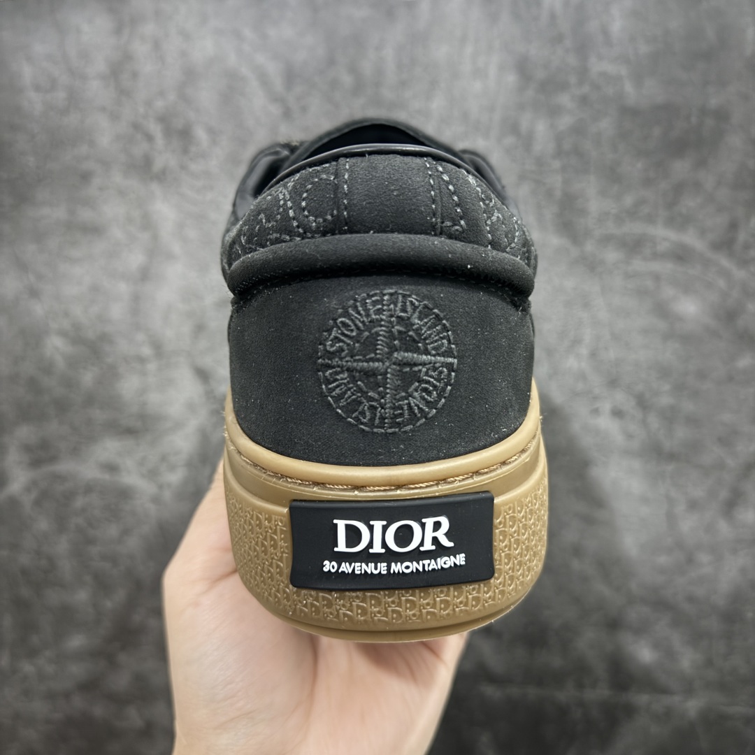 图片[4]-【总裁版本】Stone Island x Dior B33 Tennis Do Cotton 石头岛迪奥联名复古休闲板鞋 Dior B33 迪奥印花系带时尚运动板鞋网球鞋 全套原厂新版原纸板楦头开发 原厂特供皮料加持 原档数据大底 高频字母排版细节 还原 Zp 高端零售特供批次 2023秋季新品 彰显非凡的精湛工艺 重新诠释经典的网球鞋 时尚的廓形突显厚实感 采用全新的拉绒马海毛针织面料 突显柔软触感与富有层次感的流行色彩 搭配棕色绒面革镶片提升格调 别具一格的加垫鞋舌点缀以压花效果Dior标志 后侧点缀以Dior 30Avenue Montaigne标志 可为各式休闲造型增添时尚气质  尺码：40 41 42 43 44 45 46 编码：NM400430-莆田鞋批发中心